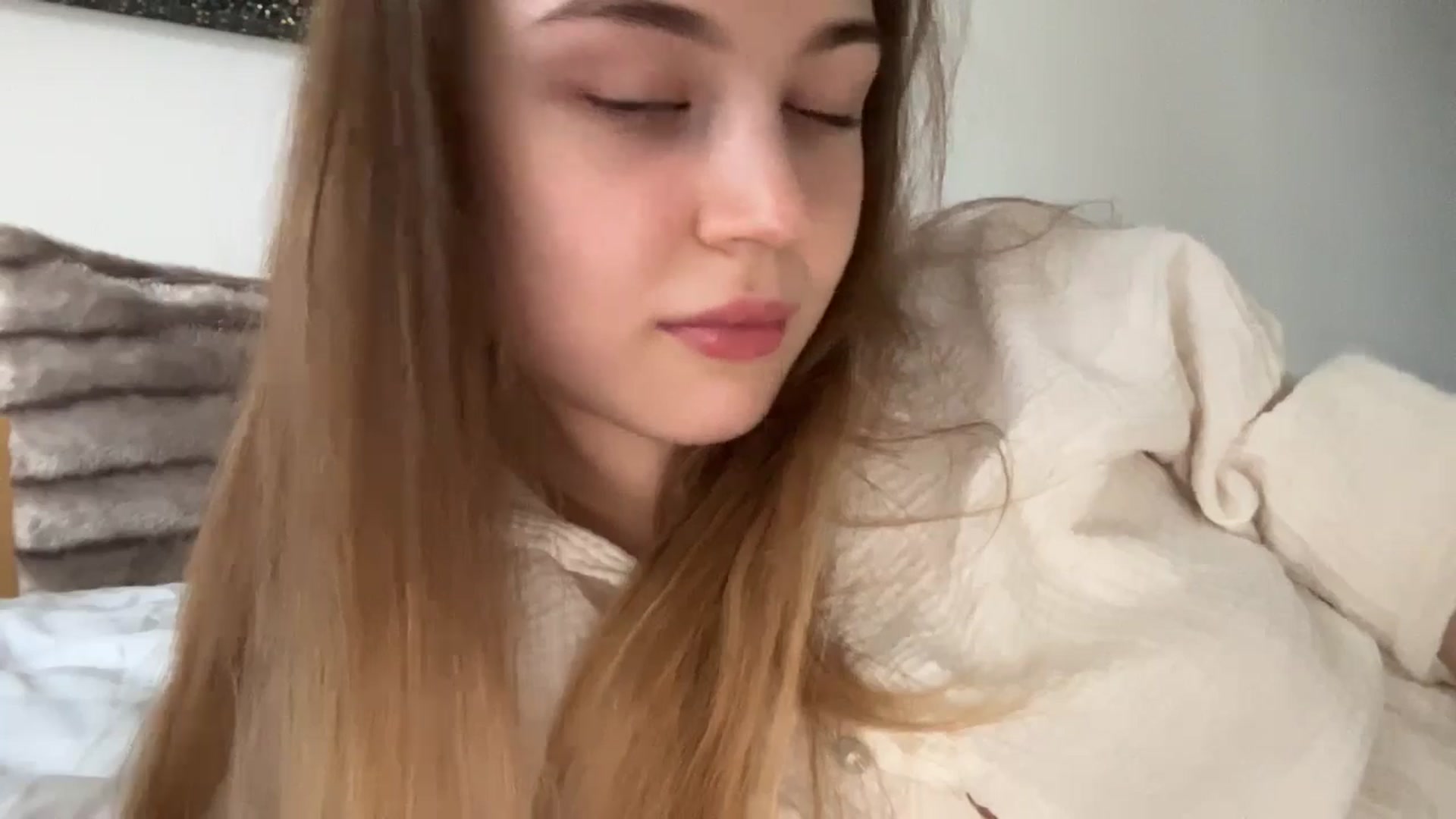 Gallery image thumbnail from Coconut_dream's myfreecams stream on, 04/18/2024, 07:49 image 18 of 20