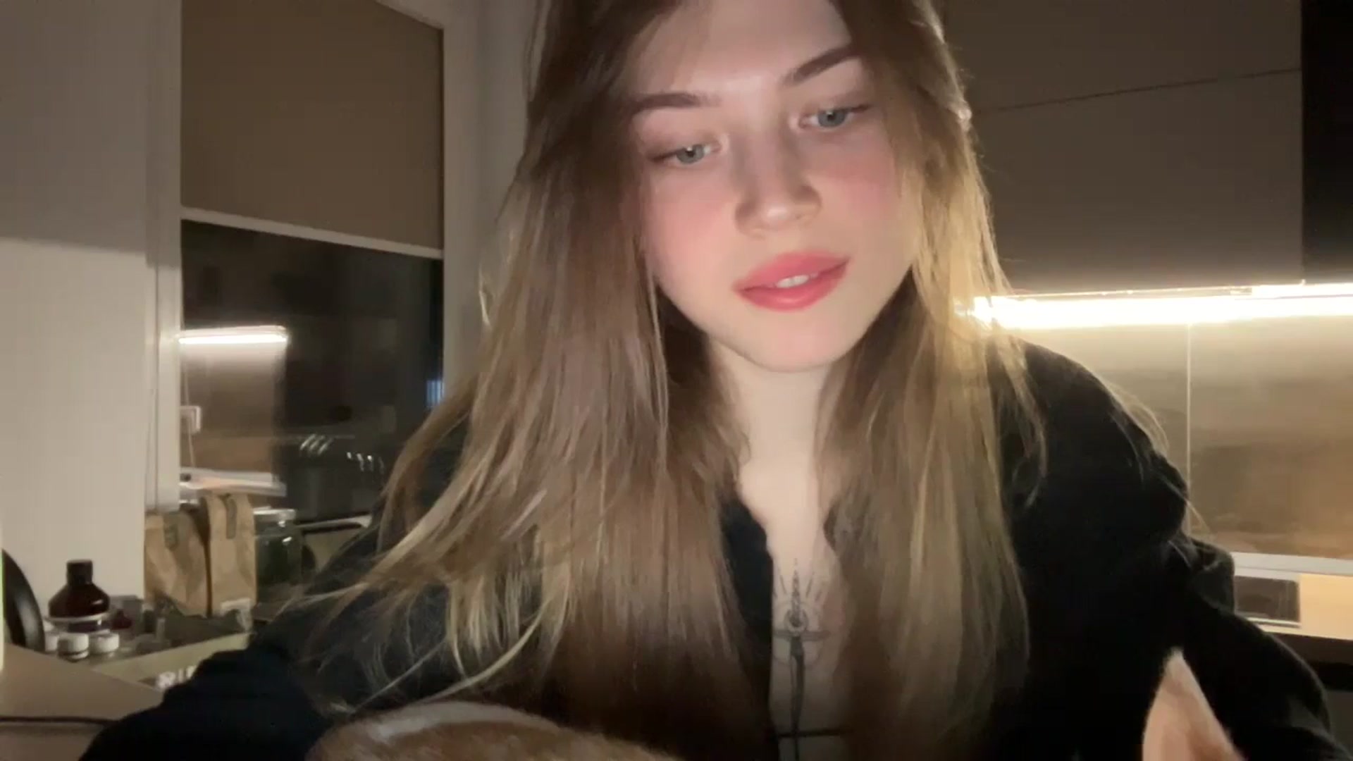 Gallery image thumbnail from Coconut_dream's myfreecams stream on, 04/22/2024, 21:07 image 18 of 20