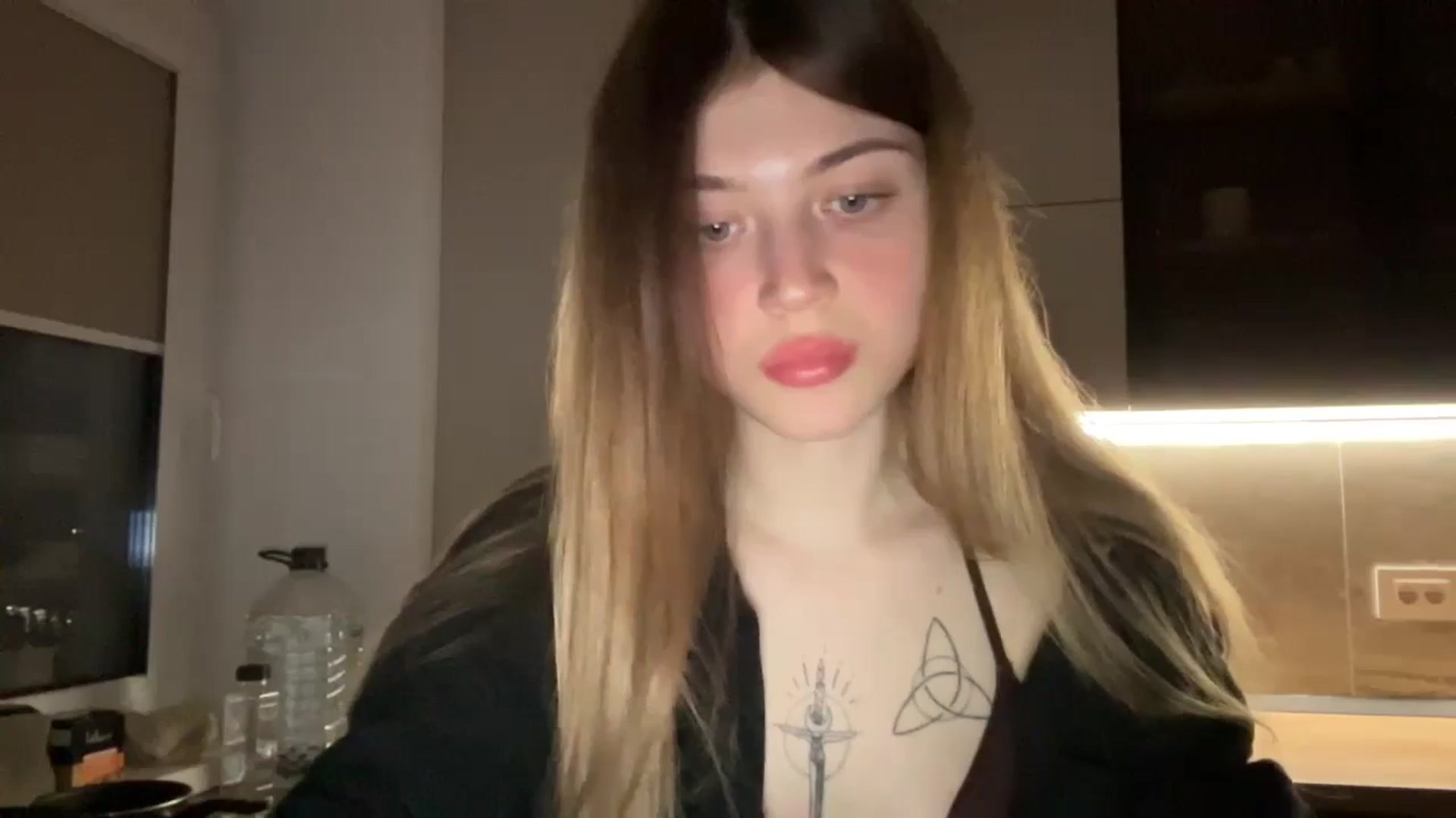 Gallery image thumbnail from Coconut_dream's myfreecams stream on, 04/22/2024, 21:07 image 3 of 20