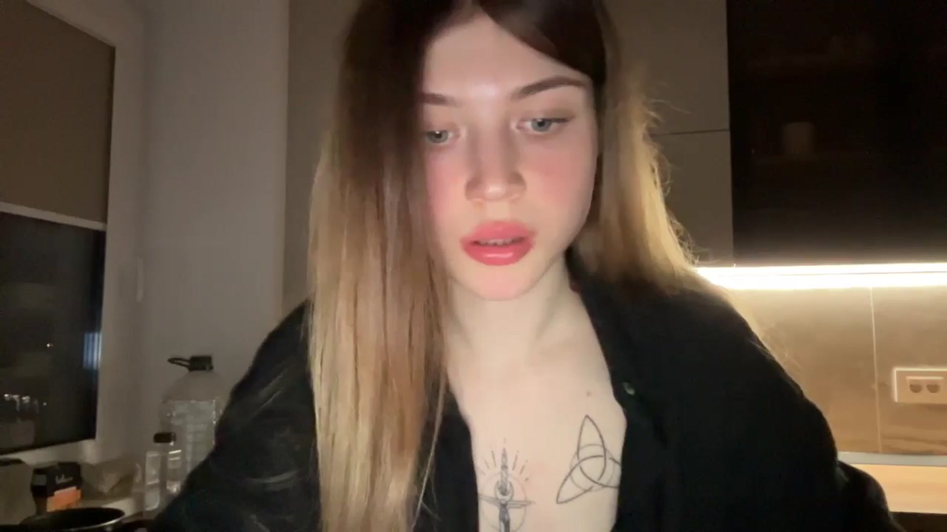 Gallery image thumbnail from Coconut_dream's myfreecams stream on, 04/22/2024, 21:07 image 9 of 20