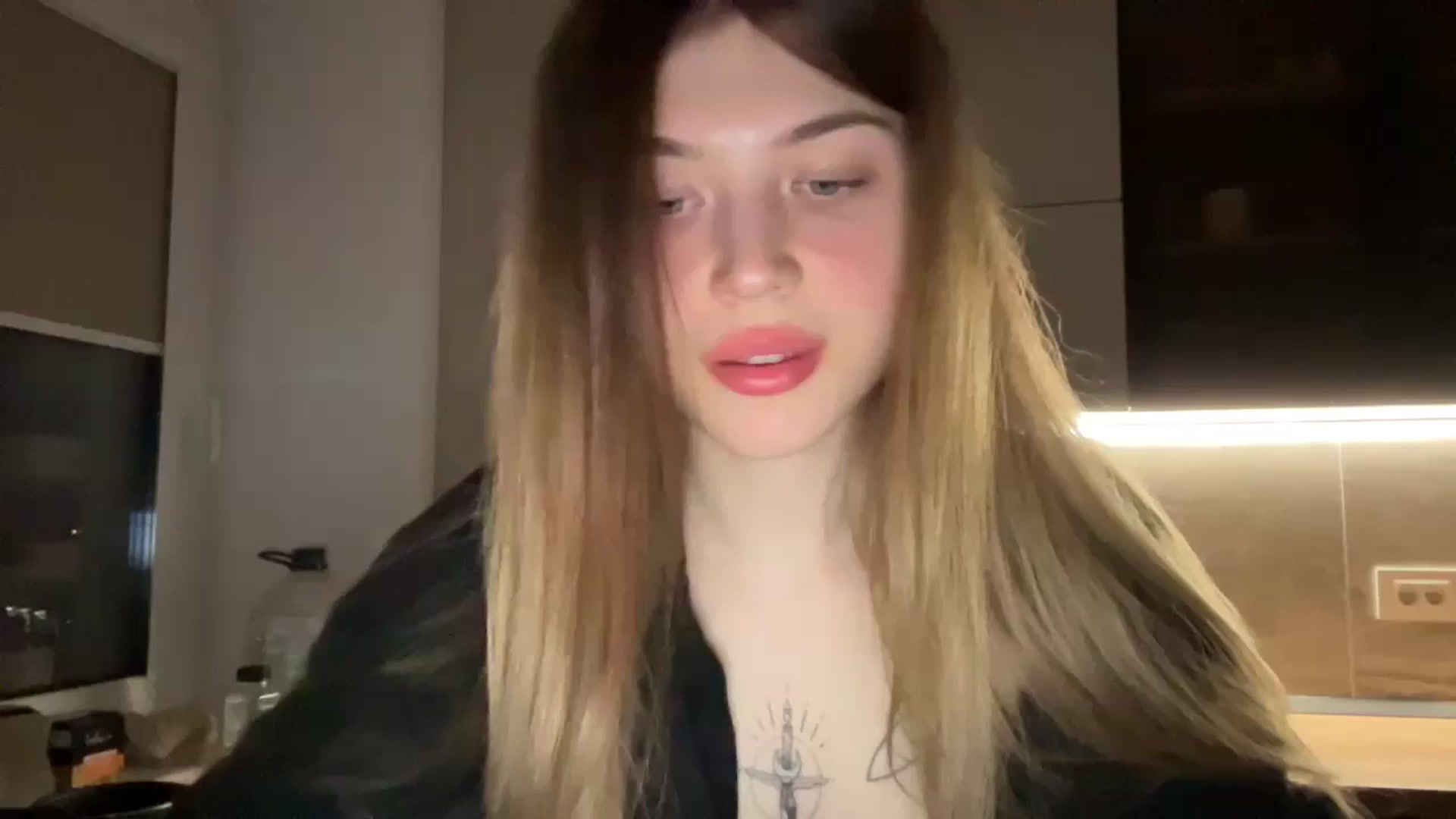 Gallery image thumbnail from Coconut_dream's myfreecams stream on, 04/22/2024, 21:07 image 8 of 20