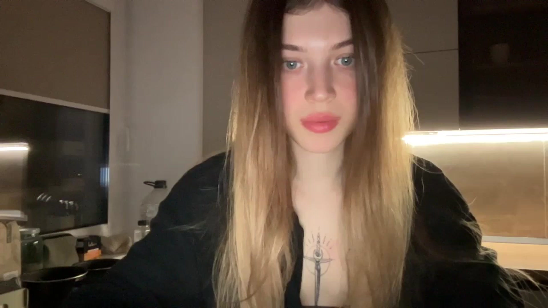 Gallery image thumbnail from Coconut_dream's myfreecams stream on, 04/22/2024, 21:07 image 13 of 20