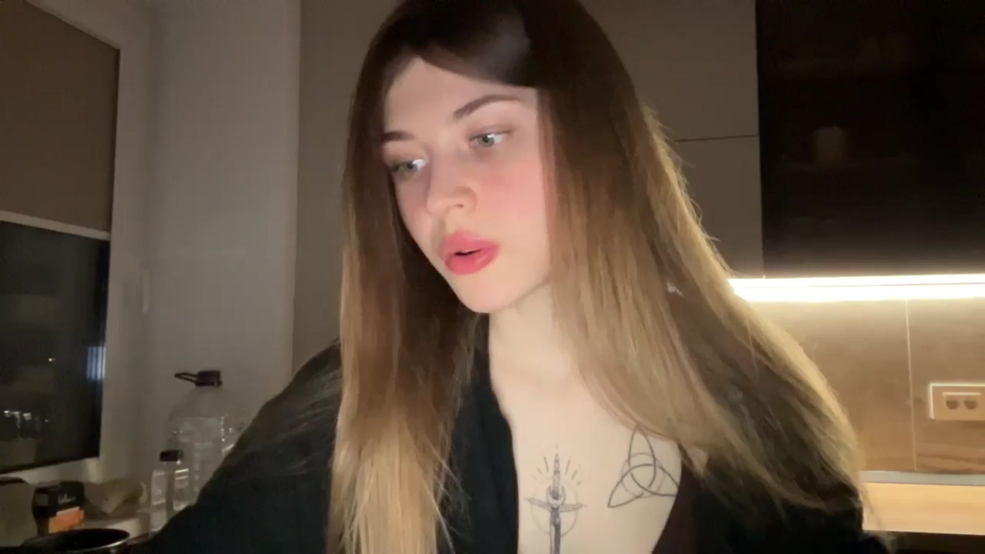 Gallery image thumbnail from Coconut_dream's myfreecams stream on, 04/22/2024, 21:07 image 6 of 20