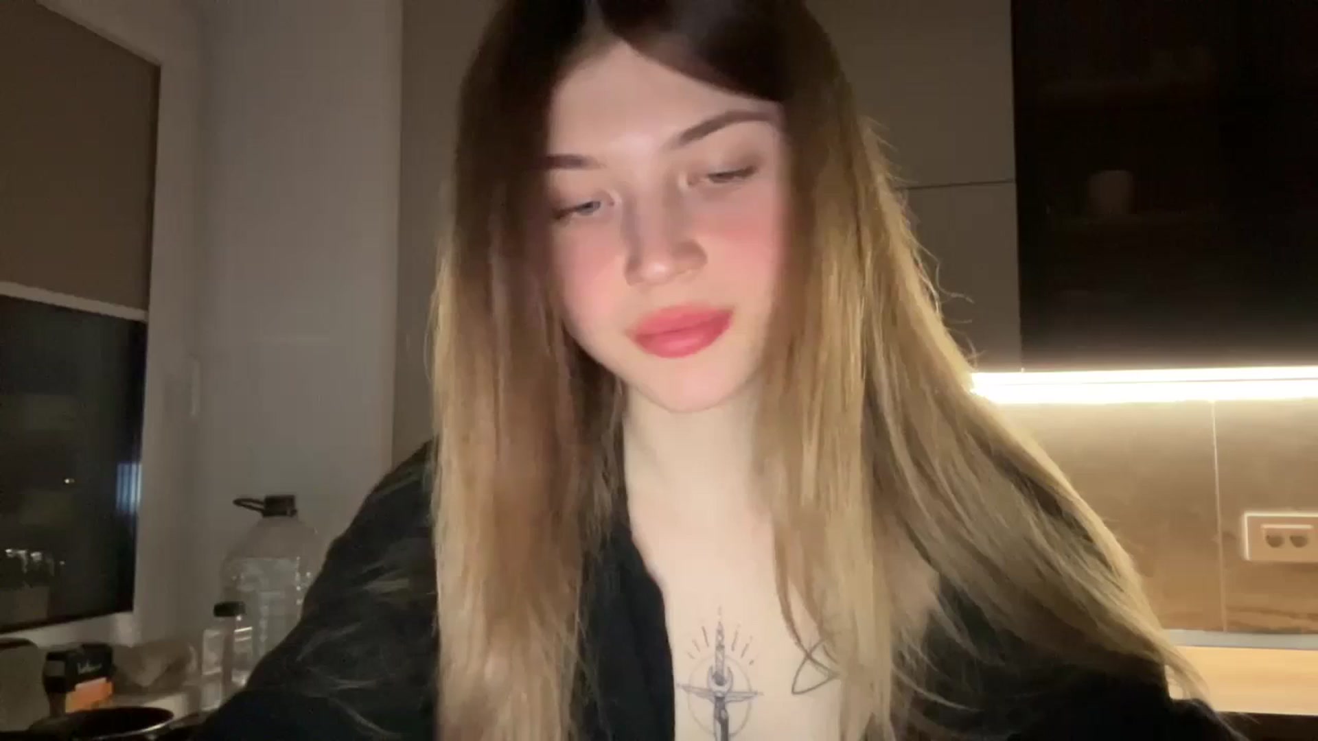 Gallery image thumbnail from Coconut_dream's myfreecams stream on, 04/22/2024, 21:07 image 7 of 20