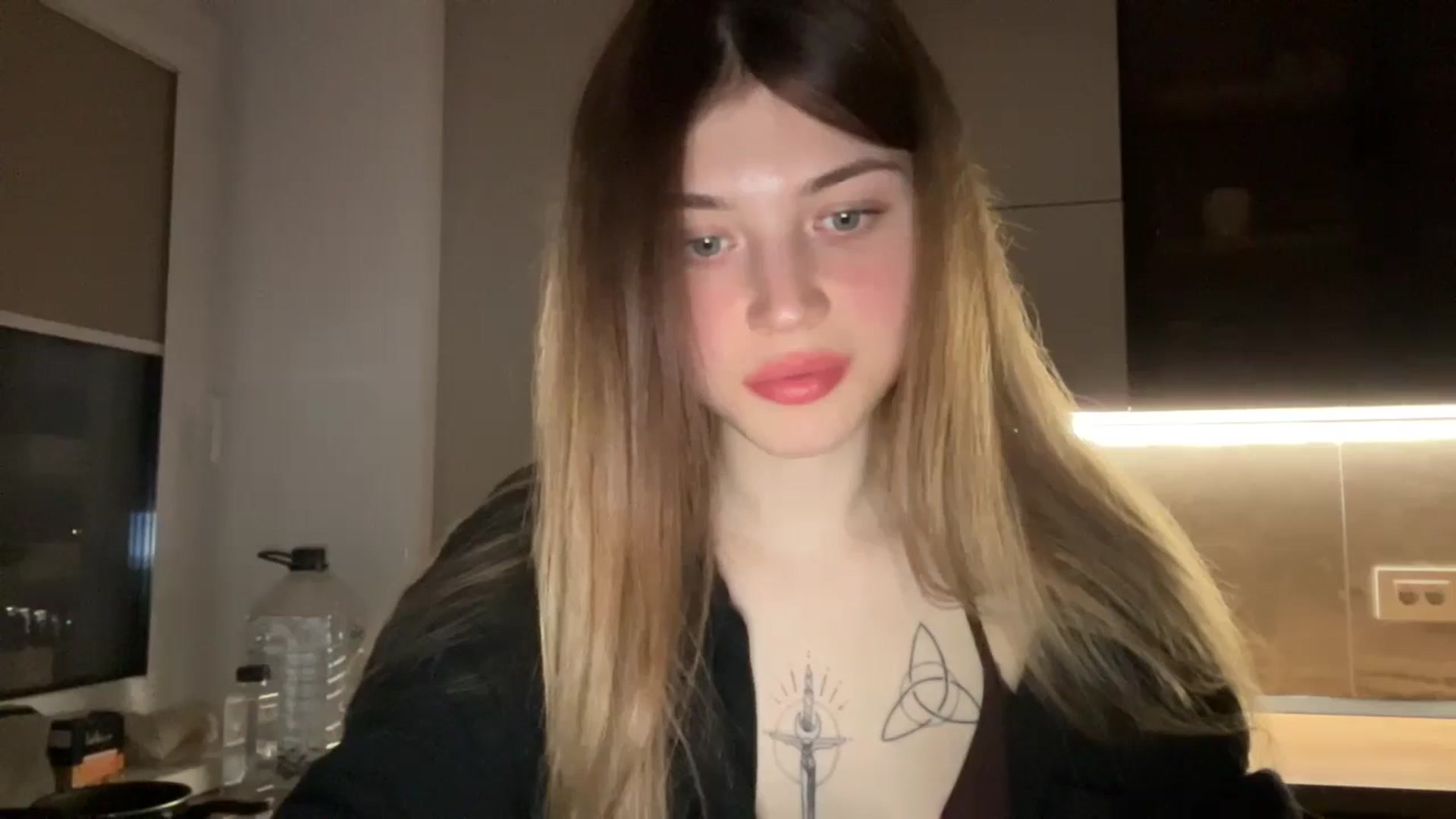 Gallery image thumbnail from Coconut_dream's myfreecams stream on, 04/22/2024, 21:07 image 5 of 20