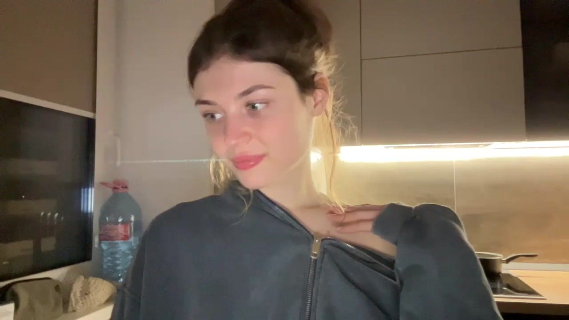 Gallery image thumbnail from Coconut_dream's myfreecams stream on, 04/25/2024, 21:44 image 18 of 20