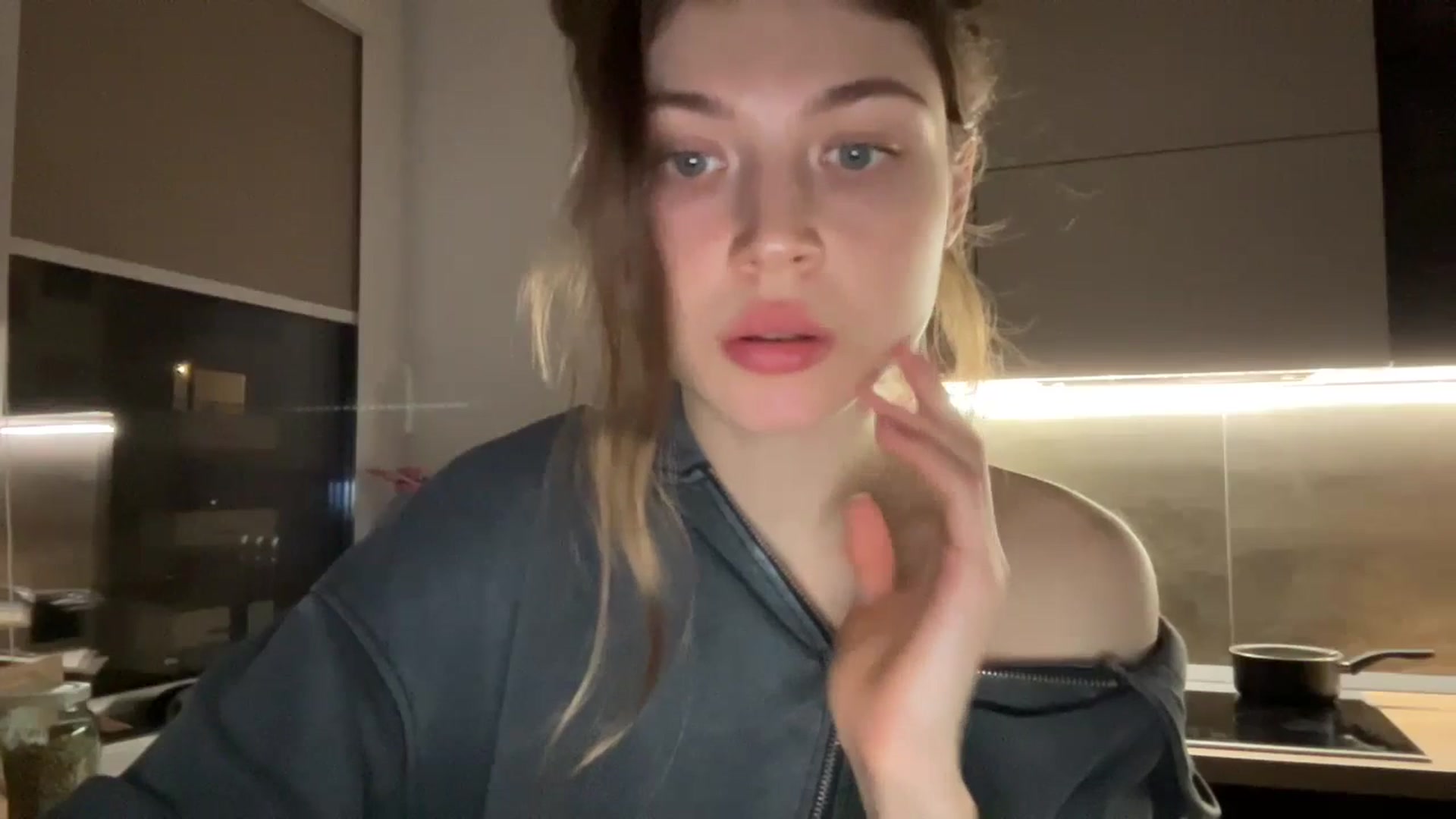 Gallery image thumbnail from Coconut_dream's myfreecams stream on, 04/25/2024, 21:44 image 10 of 20