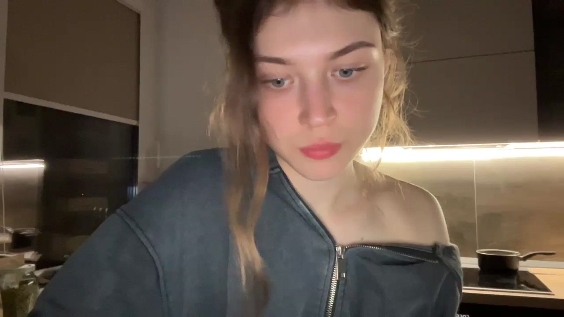 Gallery image thumbnail from Coconut_dream's myfreecams stream on, 04/25/2024, 21:44 image 13 of 20