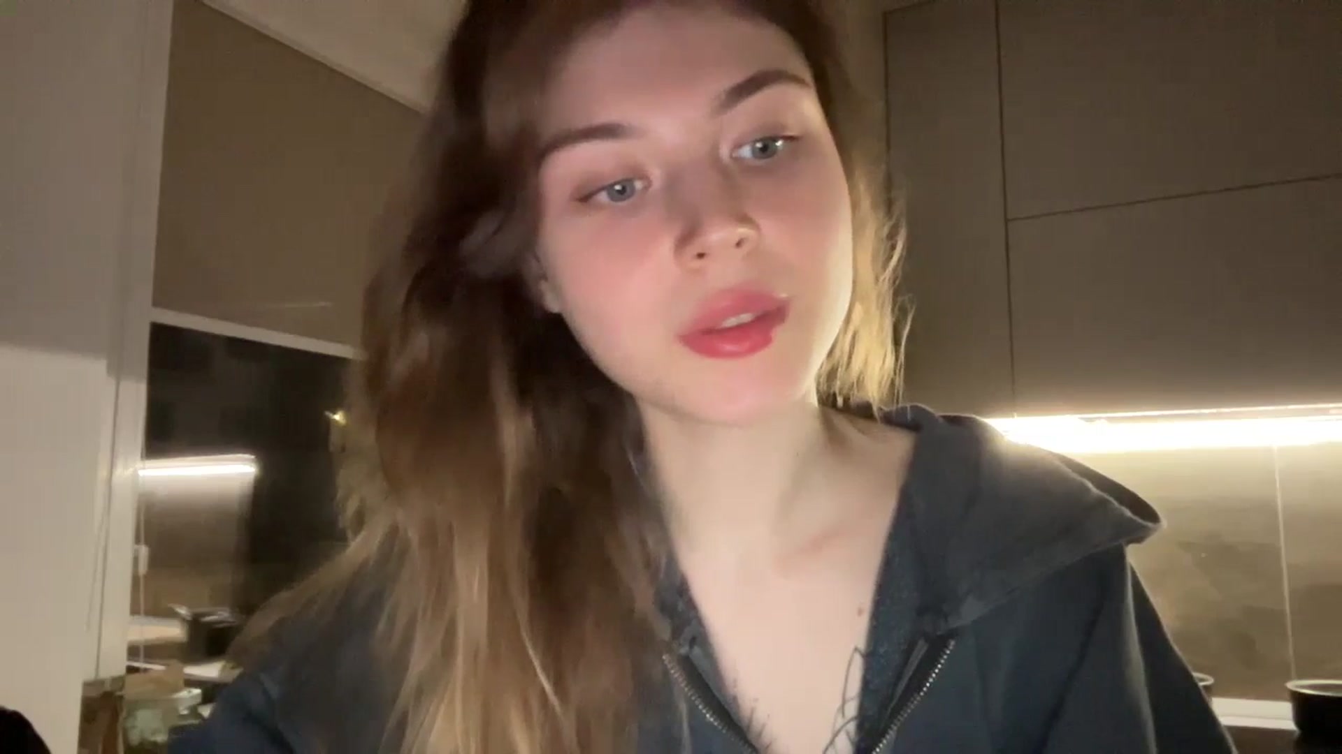 Gallery image thumbnail from Coconut_dream's myfreecams stream on, 04/25/2024, 21:44 image 4 of 20