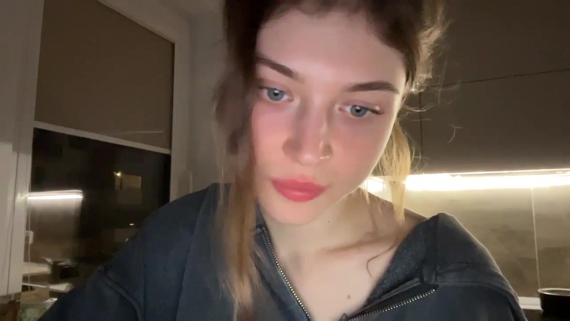 Gallery image thumbnail from Coconut_dream's myfreecams stream on, 04/25/2024, 21:44 image 7 of 20