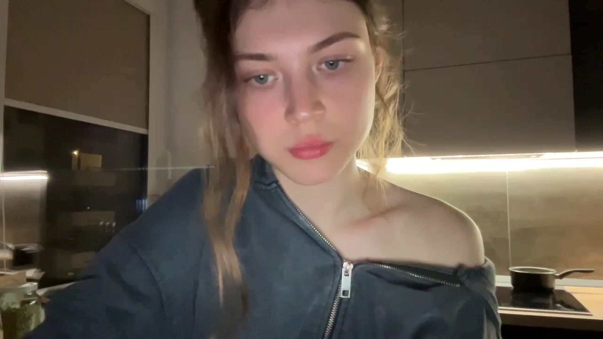 Gallery image thumbnail from Coconut_dream's myfreecams stream on, 04/25/2024, 21:44 image 12 of 20