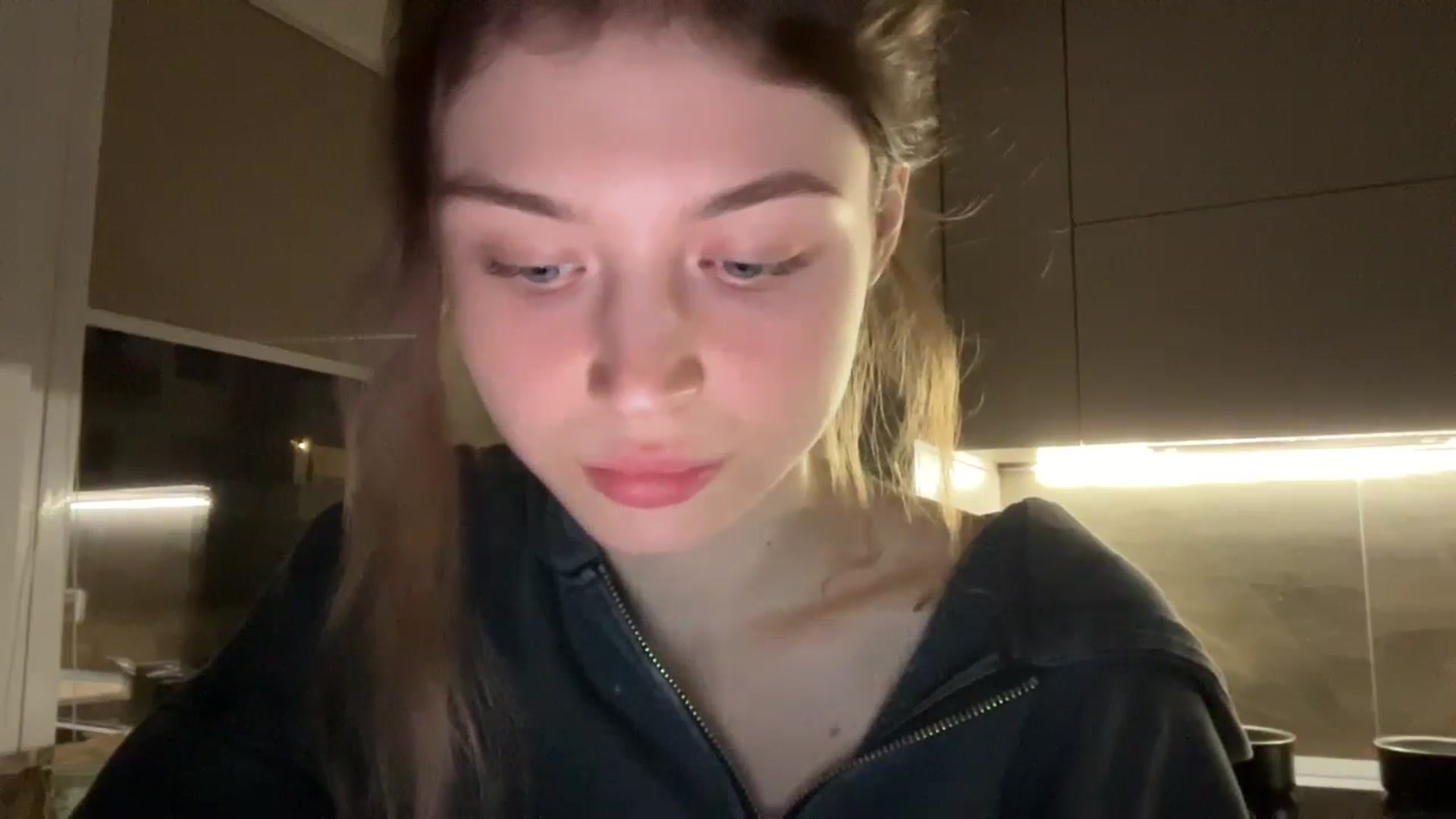 Gallery image thumbnail from Coconut_dream's myfreecams stream on, 04/25/2024, 21:44 image 5 of 20