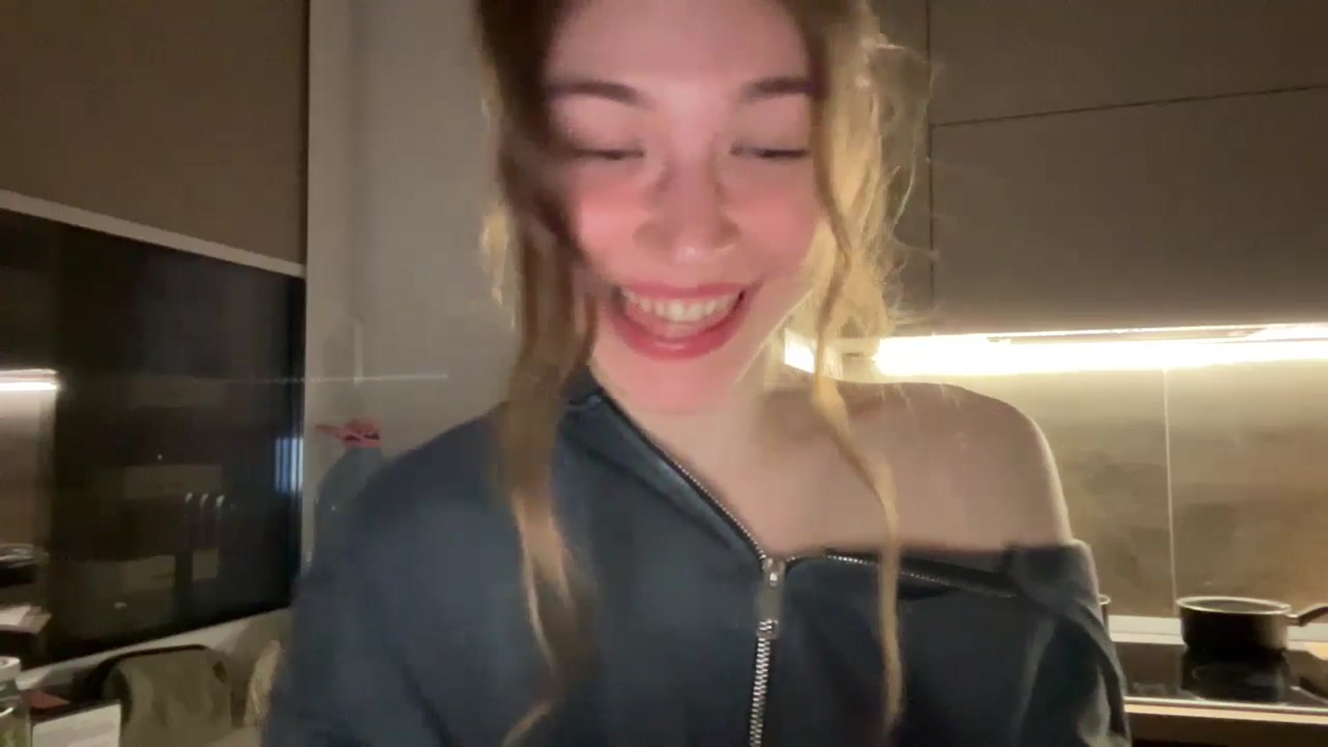 Gallery image thumbnail from Coconut_dream's myfreecams stream on, 04/25/2024, 21:44 image 17 of 20