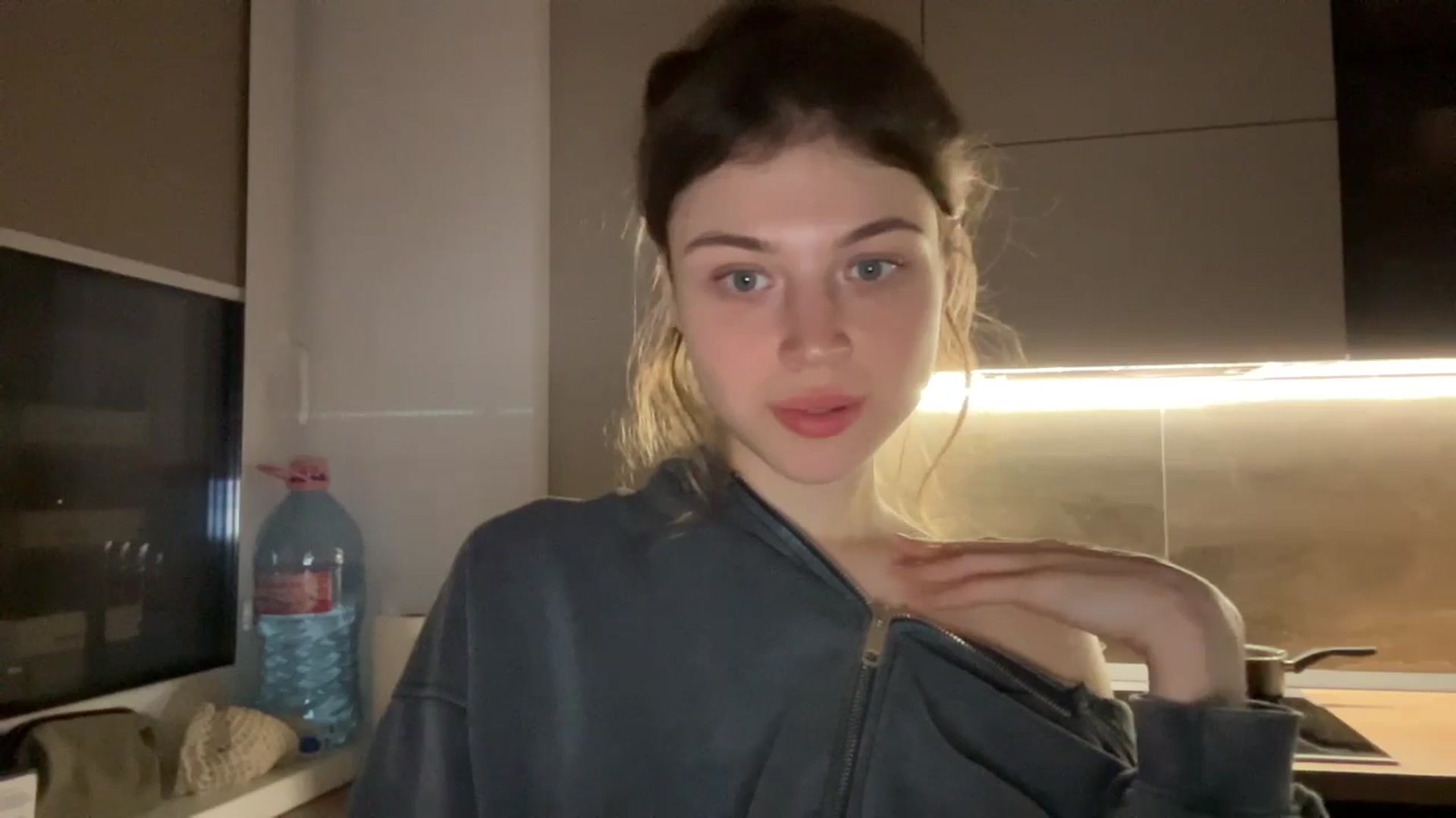 Gallery image thumbnail from Coconut_dream's myfreecams stream on, 04/25/2024, 21:44 image 19 of 20