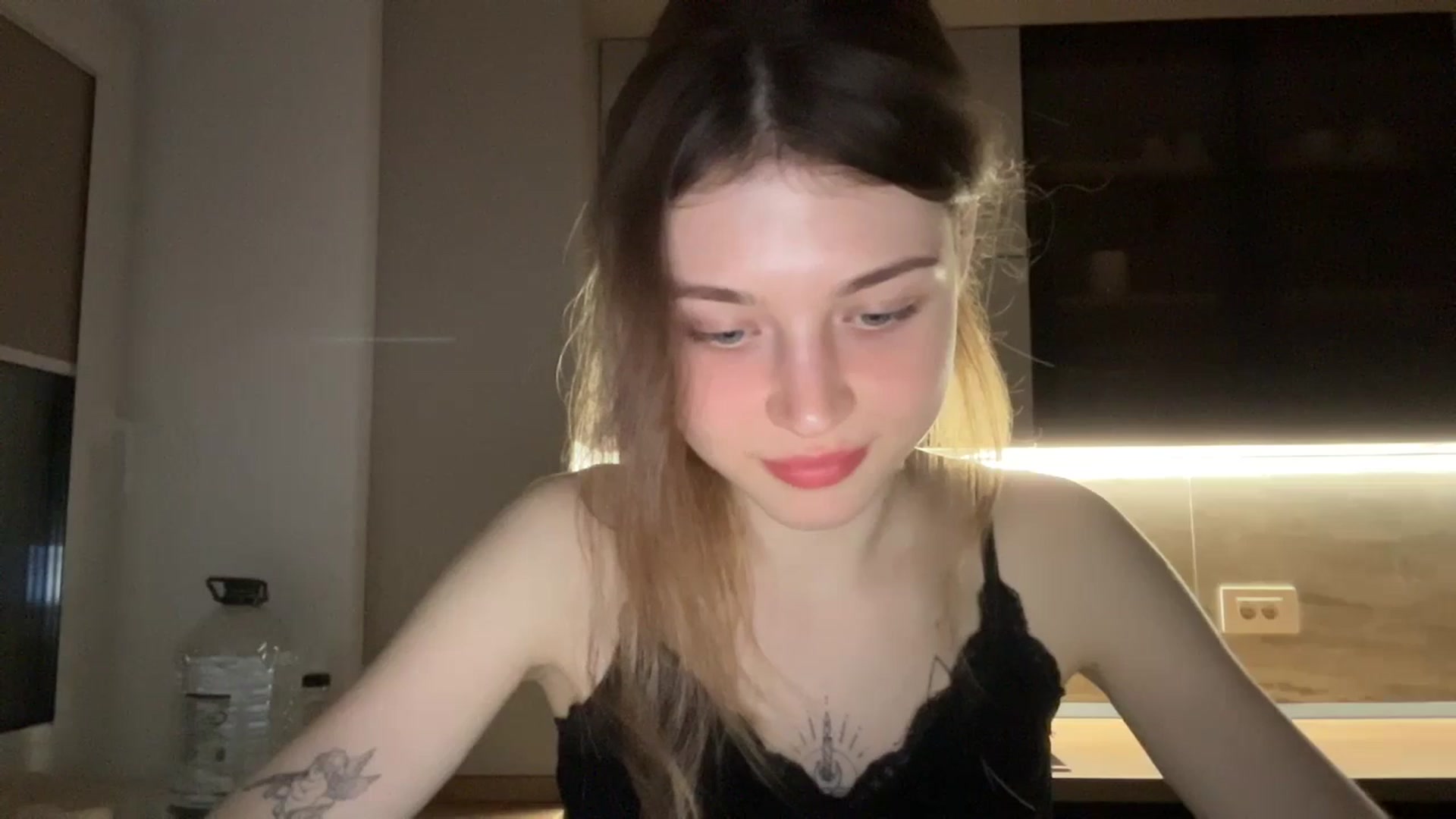 Gallery image thumbnail from Coconut_dream's myfreecams stream on, 04/27/2024, 20:00 image 10 of 20