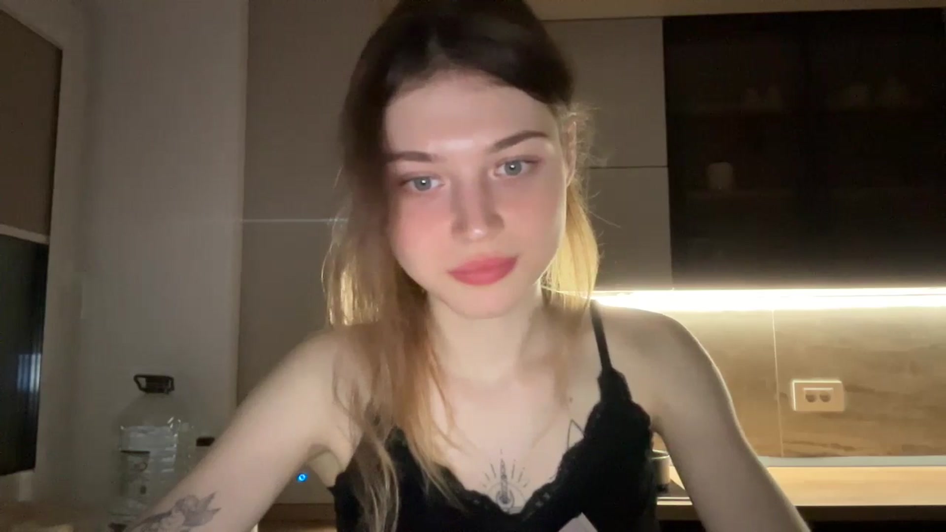 Gallery image thumbnail from Coconut_dream's myfreecams stream on, 04/27/2024, 20:00 image 15 of 20