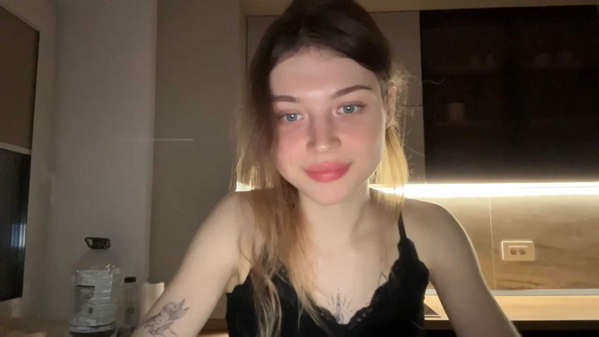 Gallery image thumbnail from Coconut_dream's myfreecams stream on, 04/27/2024, 20:00 image 19 of 20