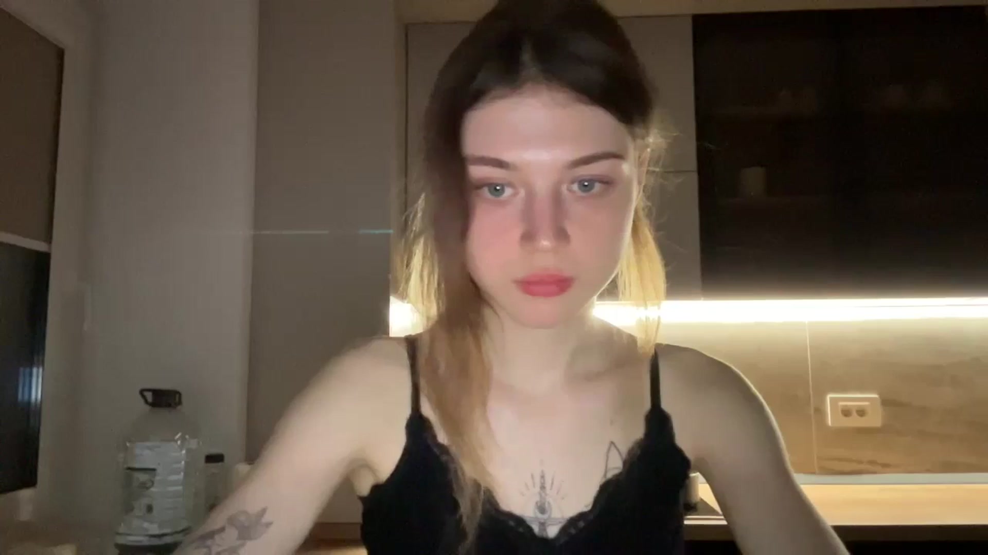 Gallery image thumbnail from Coconut_dream's myfreecams stream on, 04/27/2024, 20:00 image 3 of 20