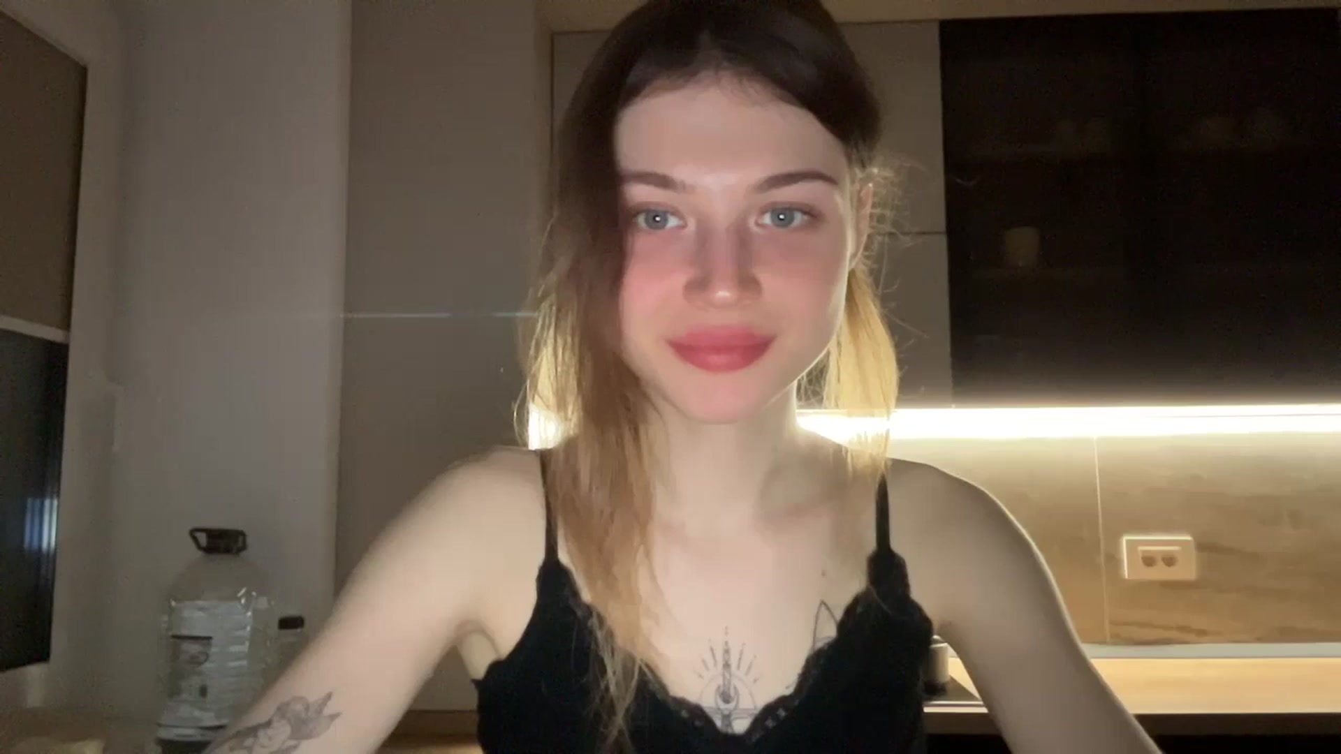 Gallery image thumbnail from Coconut_dream's myfreecams stream on, 04/27/2024, 20:00 image 7 of 20
