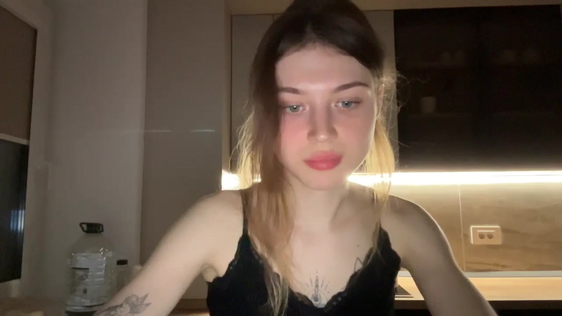 Gallery image thumbnail from Coconut_dream's myfreecams stream on, 04/27/2024, 20:00 image 17 of 20
