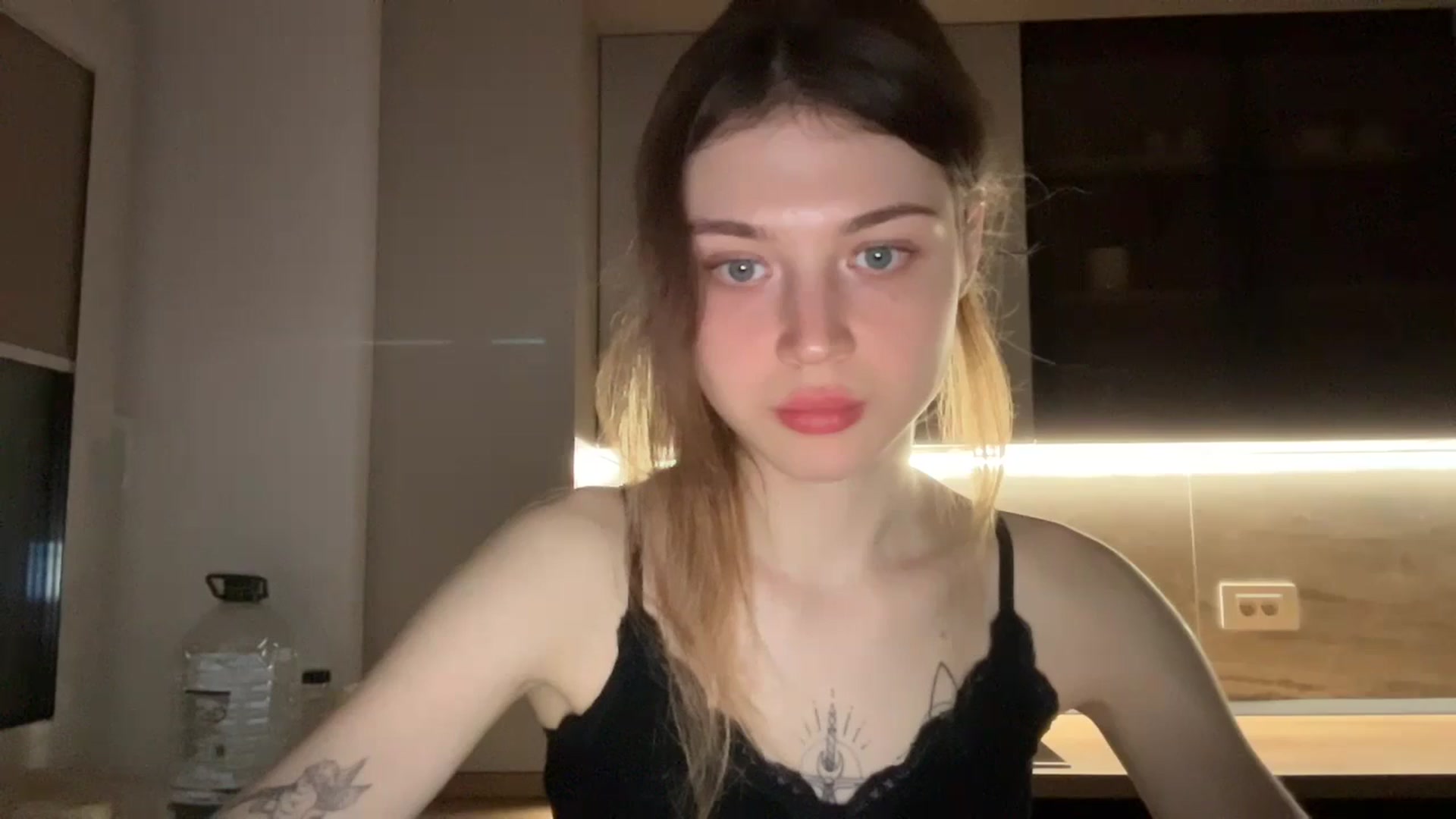Gallery image thumbnail from Coconut_dream's myfreecams stream on, 04/27/2024, 20:00 image 4 of 20
