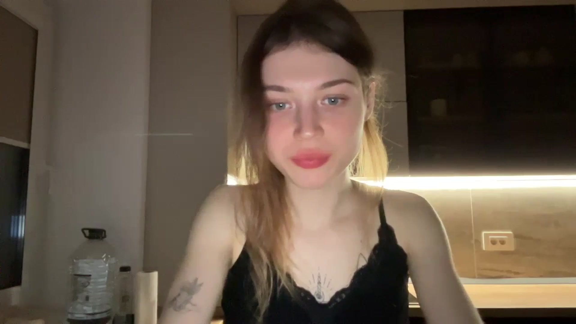 Gallery image thumbnail from Coconut_dream's myfreecams stream on, 04/27/2024, 20:00 image 14 of 20