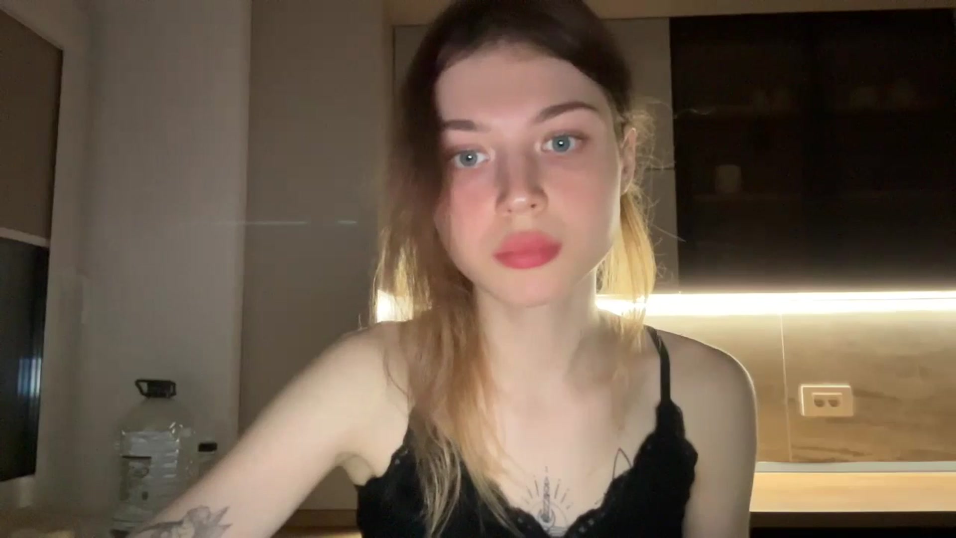 Gallery image thumbnail from Coconut_dream's myfreecams stream on, 04/27/2024, 20:00 image 18 of 20