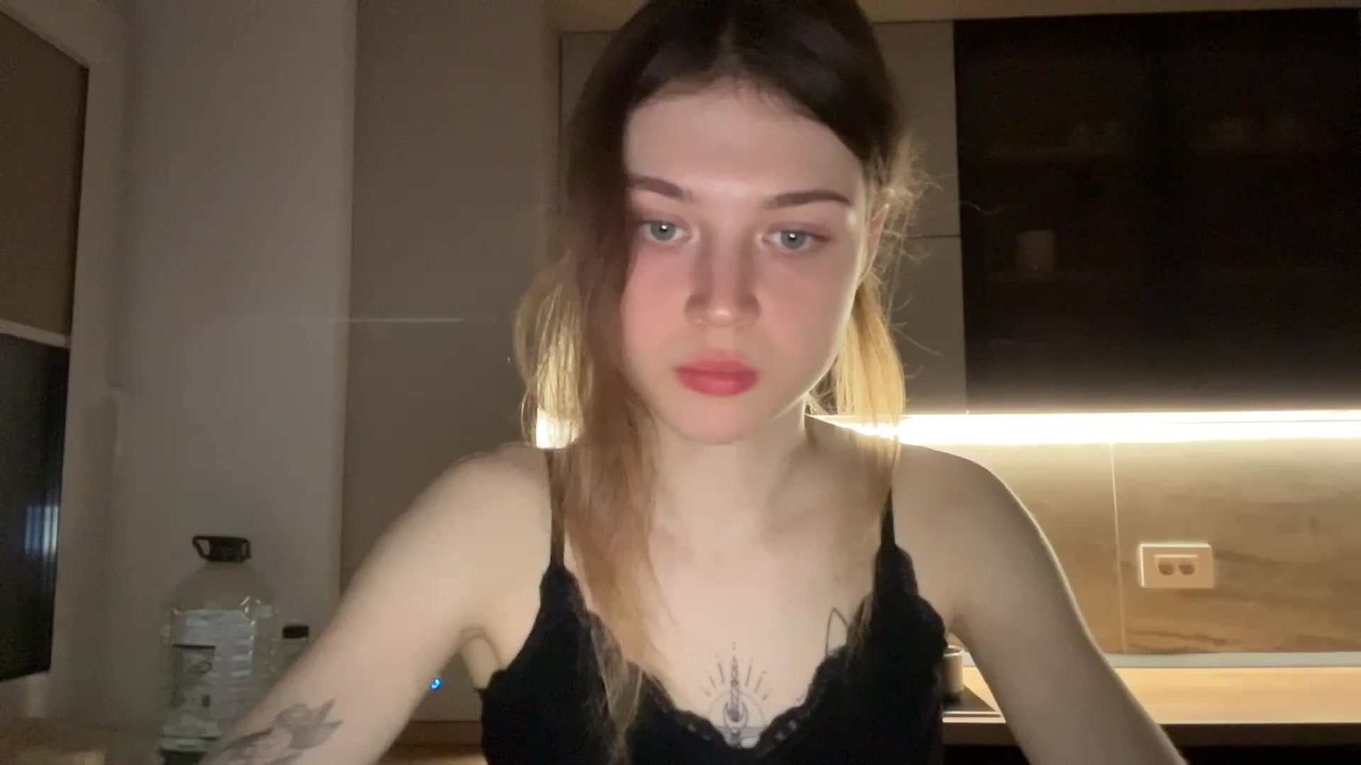 Gallery image thumbnail from Coconut_dream's myfreecams stream on, 04/27/2024, 20:00 image 5 of 20