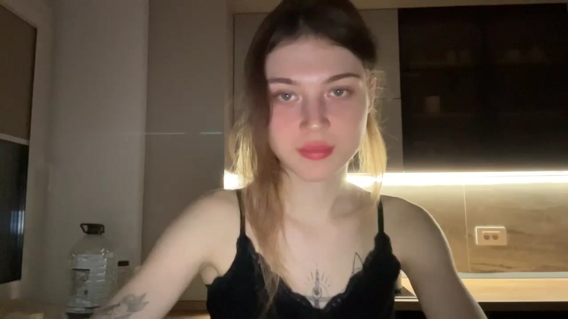 Gallery image thumbnail from Coconut_dream's myfreecams stream on, 04/27/2024, 20:00 image 2 of 20