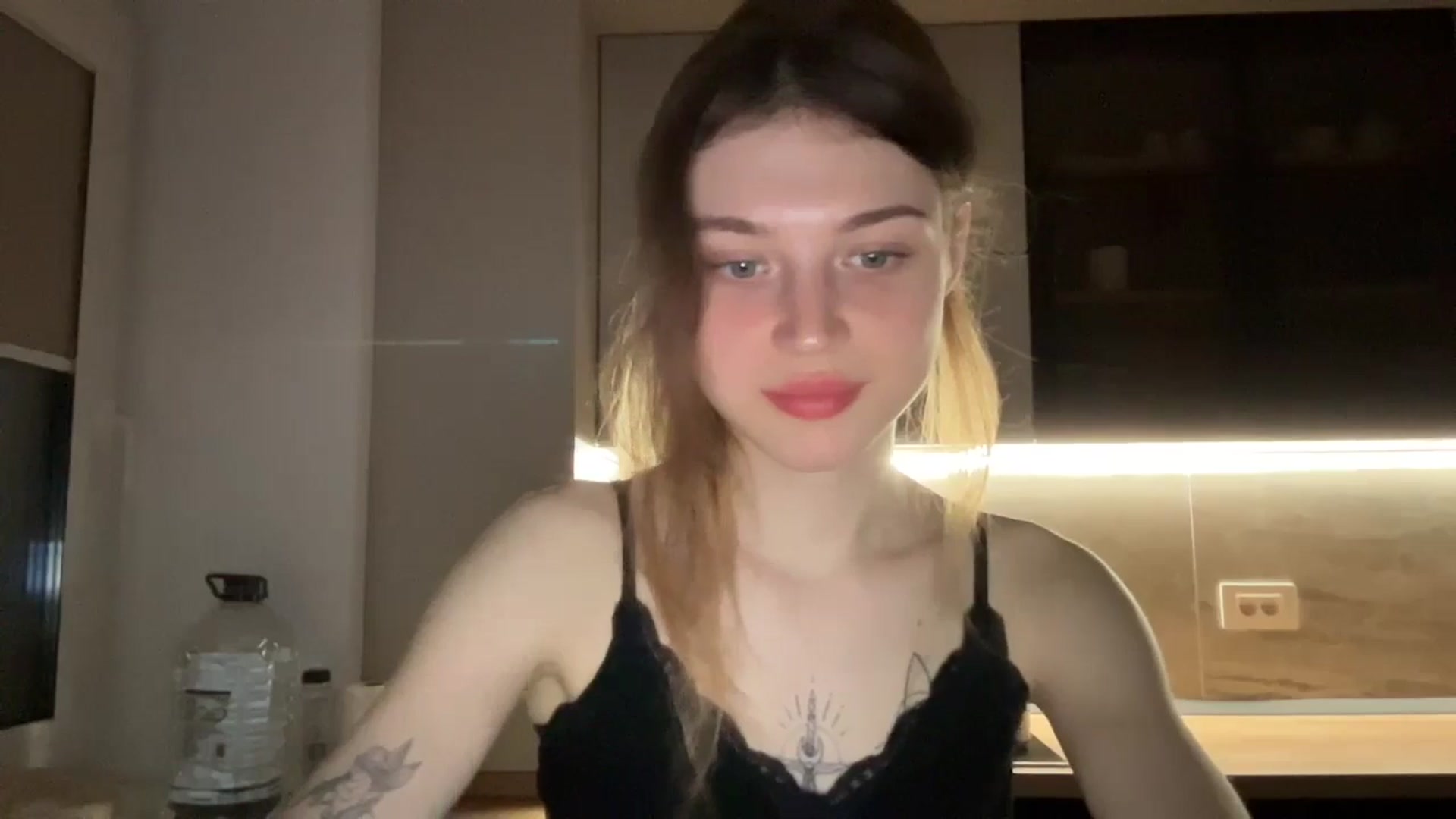 Gallery image thumbnail from Coconut_dream's myfreecams stream on, 04/27/2024, 20:00 image 8 of 20