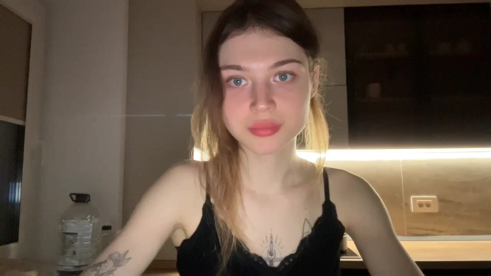 Gallery image thumbnail from Coconut_dream's myfreecams stream on, 04/27/2024, 20:00 image 1 of 20
