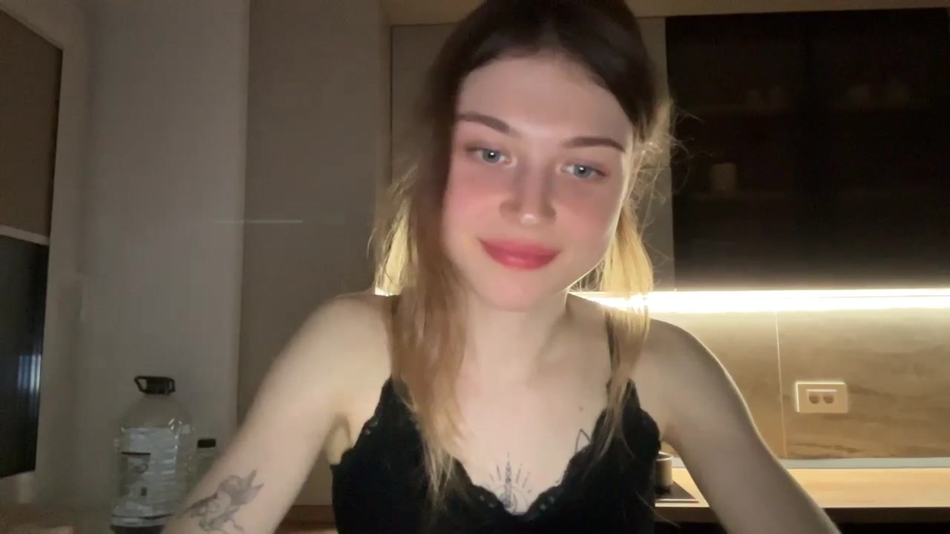 Gallery image thumbnail from Coconut_dream's myfreecams stream on, 04/27/2024, 20:00 image 16 of 20