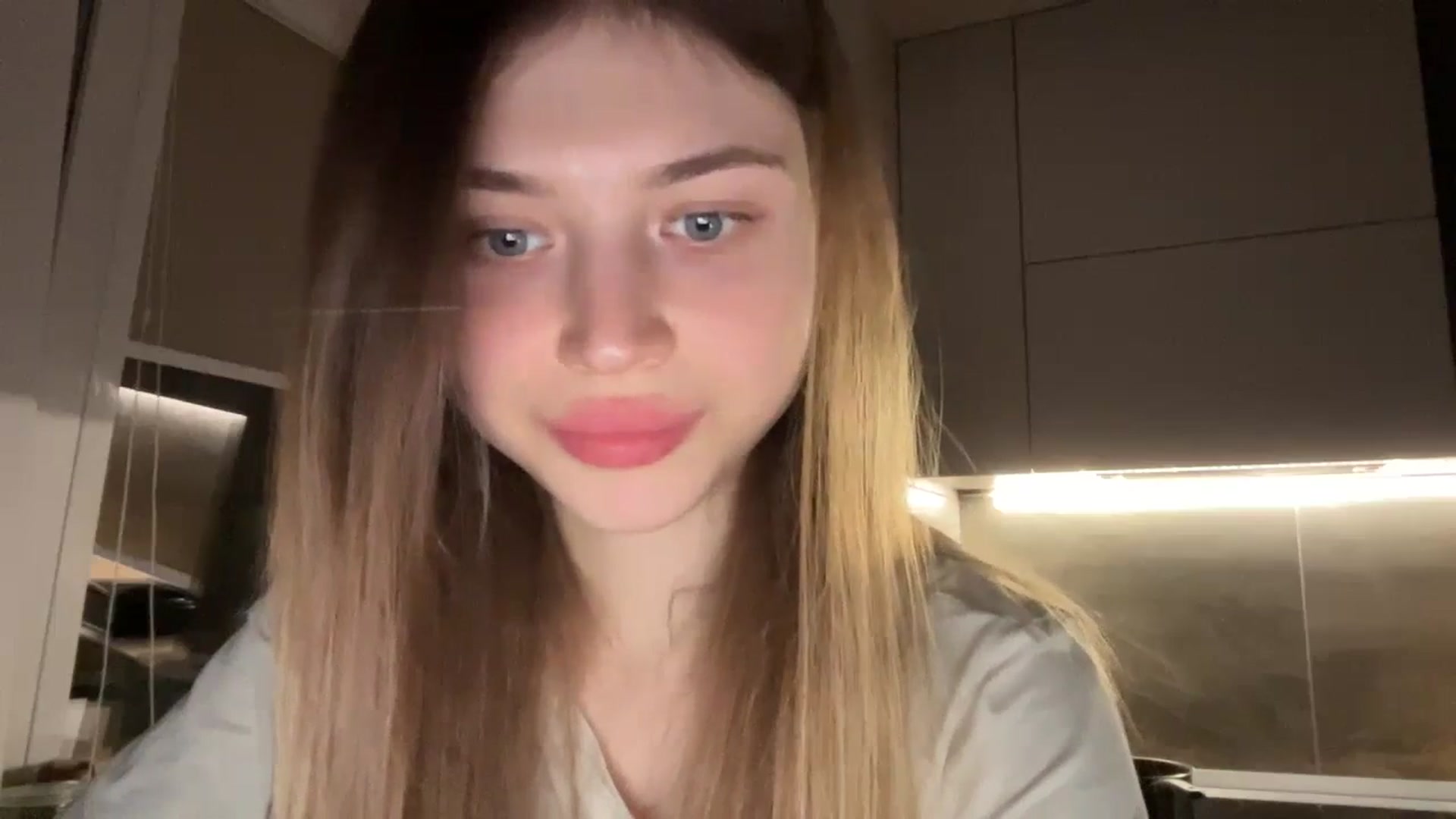 Gallery image thumbnail from Coconut_dream's myfreecams stream on, 04/28/2024, 20:55 image 3 of 20