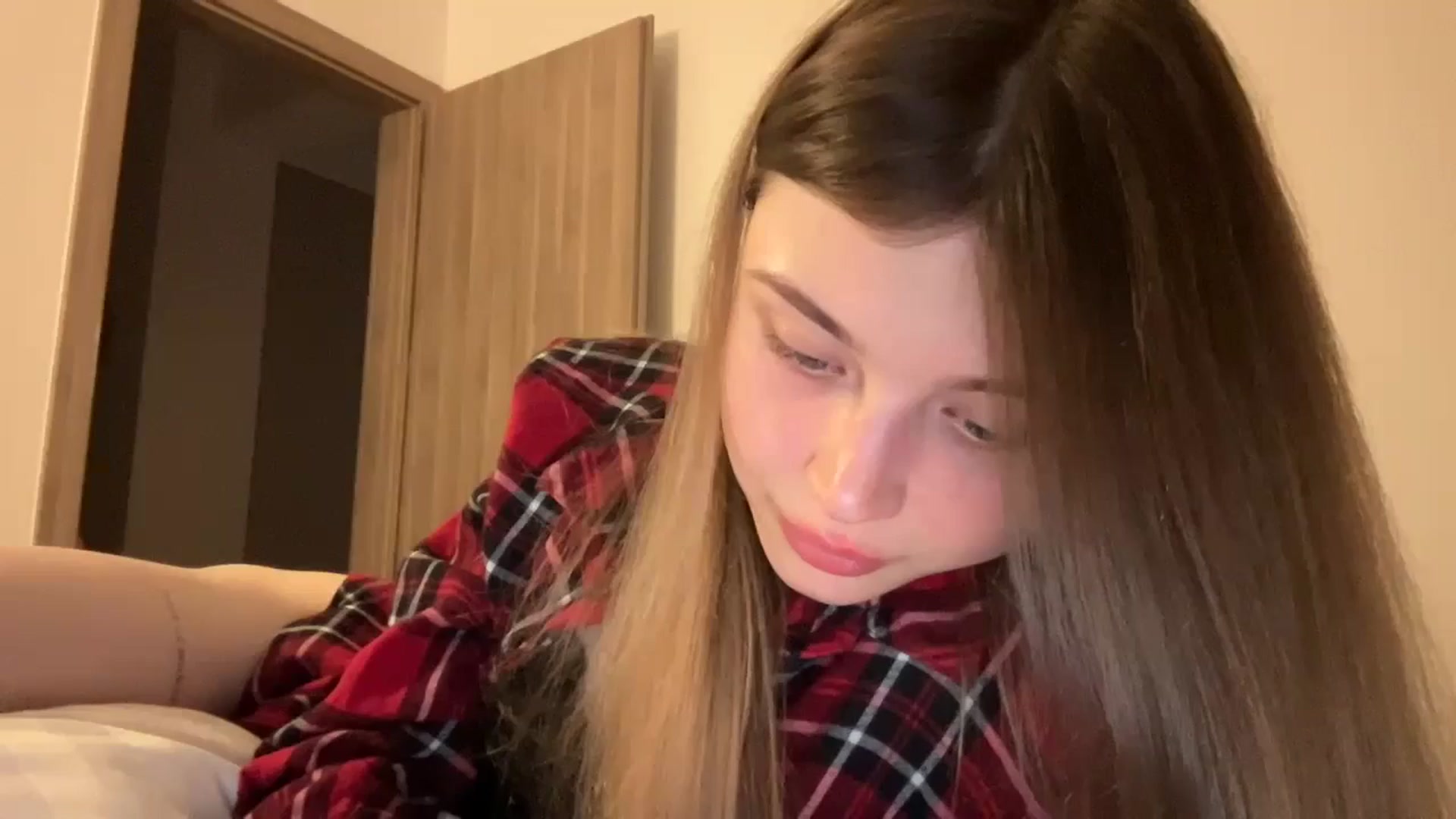 Gallery image thumbnail from Coconut_dream's myfreecams stream on, 05/02/2024, 21:31 image 1 of 20