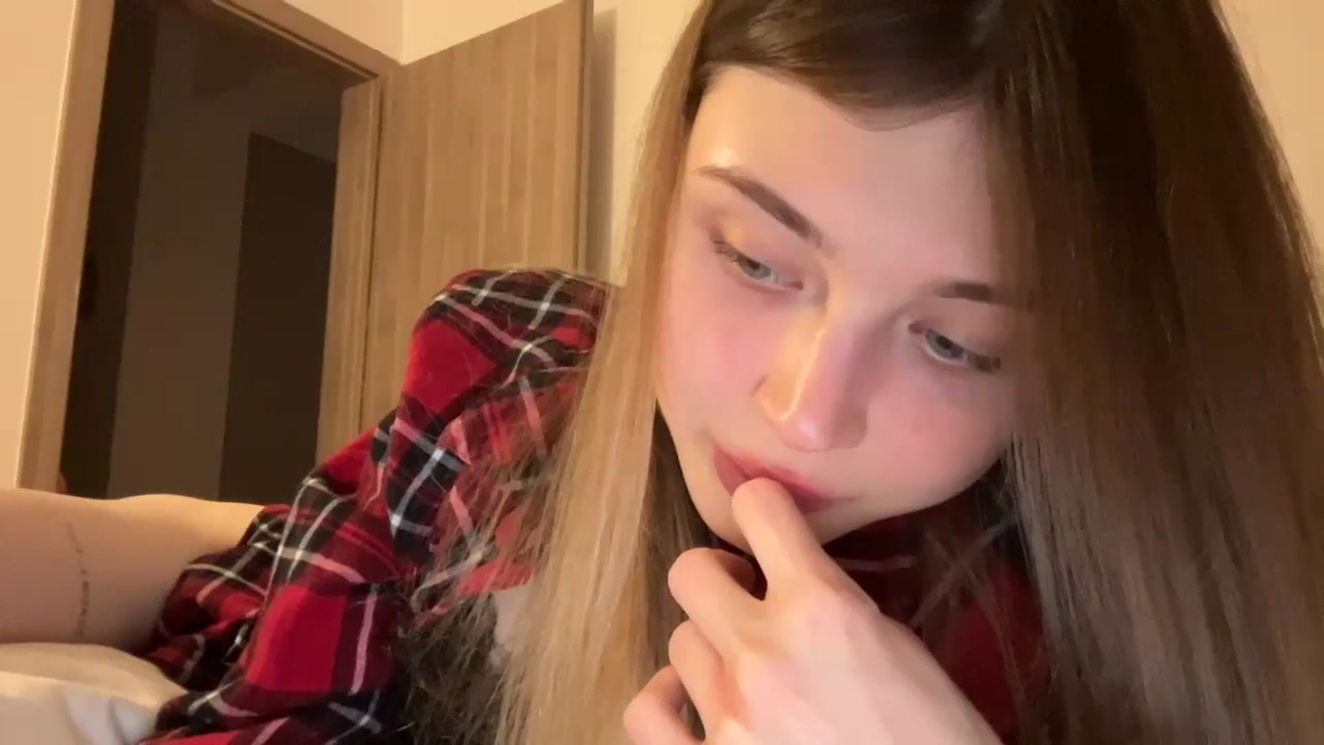 Gallery image thumbnail from Coconut_dream's myfreecams stream on, 05/02/2024, 21:31 image 2 of 20