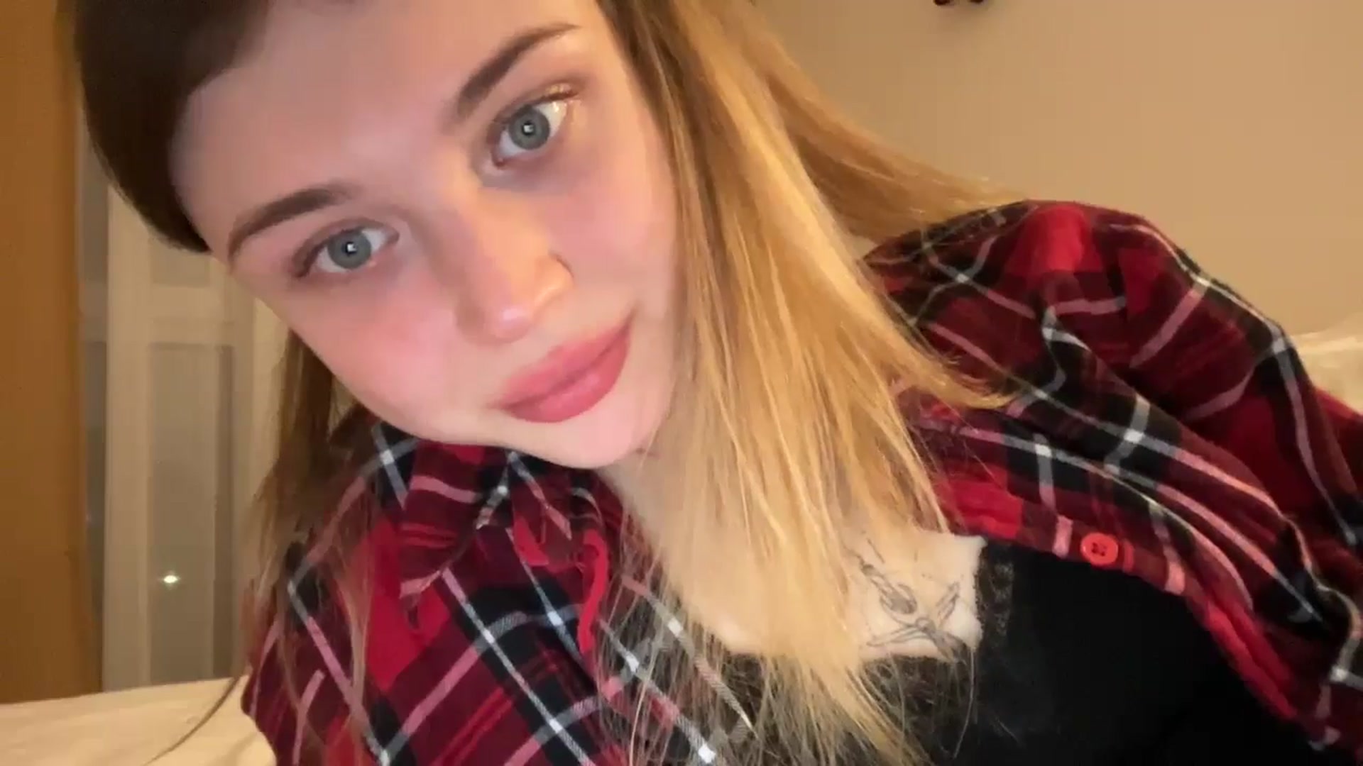 Gallery image thumbnail from Coconut_dream's myfreecams stream on, 05/03/2024, 21:03 image 2 of 20