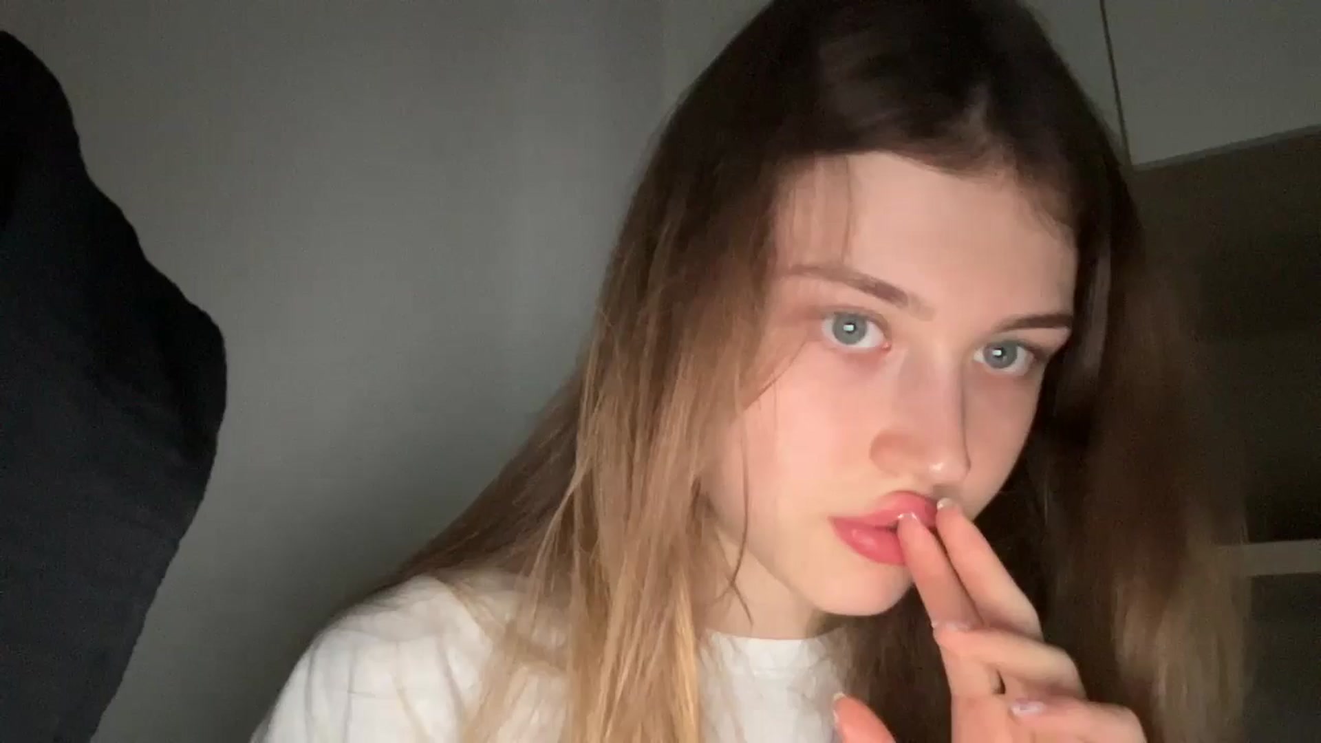 Gallery image thumbnail from Coconut_dream's myfreecams stream on, 05/10/2024, 20:21 image 17 of 20