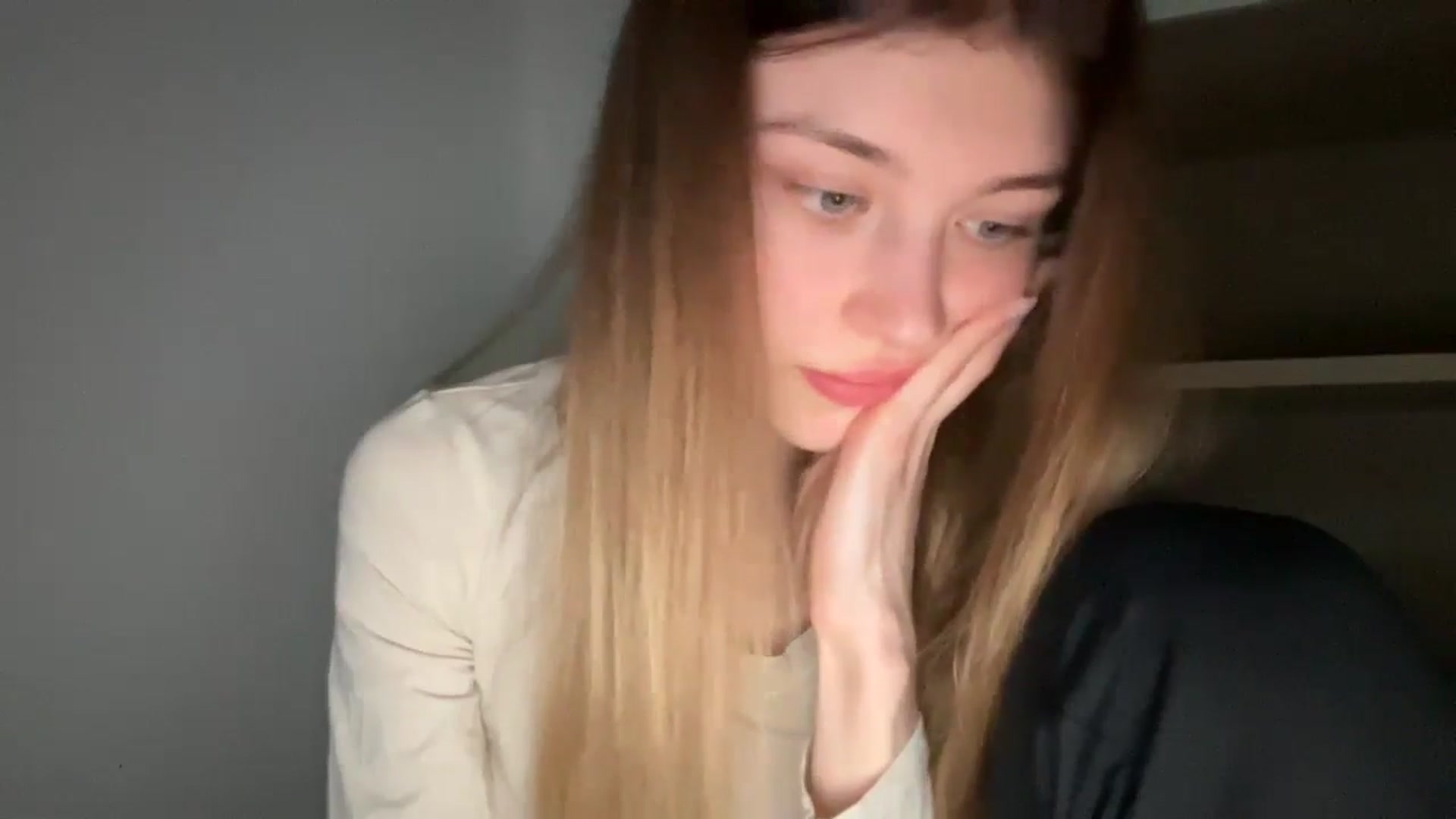 Gallery image thumbnail from Coconut_dream's myfreecams stream on, 05/14/2024, 21:43 image 3 of 20