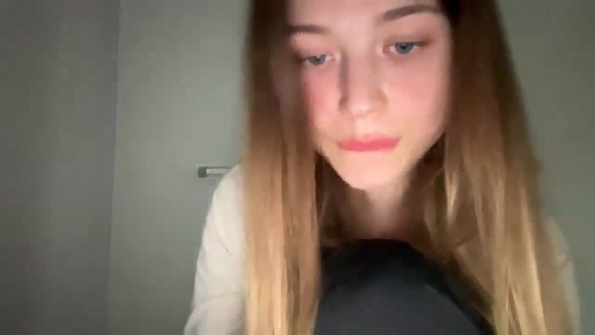 Gallery image thumbnail from Coconut_dream's myfreecams stream on, 05/15/2024, 21:36 image 18 of 20