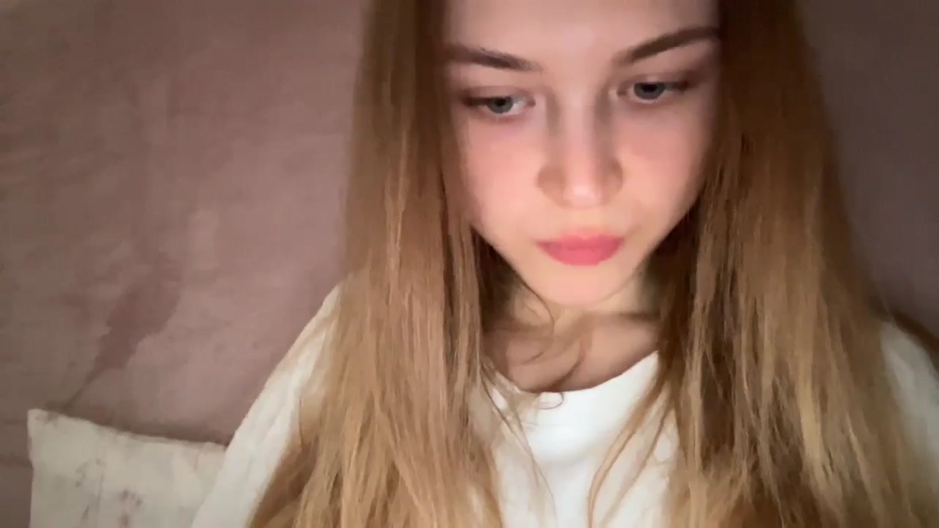 Gallery image thumbnail from Coconut_dream's myfreecams stream on, 05/17/2024, 06:18 image 10 of 20