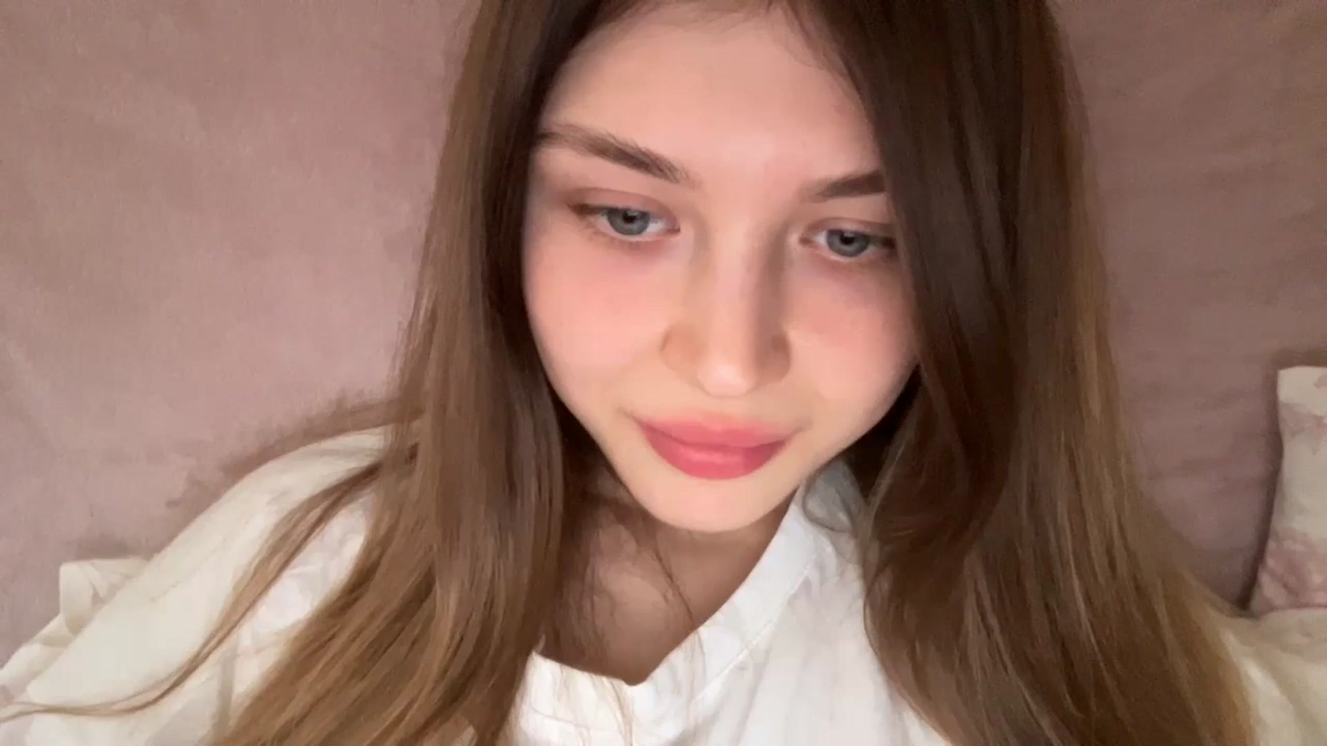 Gallery image thumbnail from Coconut_dream's myfreecams stream on, 05/17/2024, 07:40 image 15 of 20