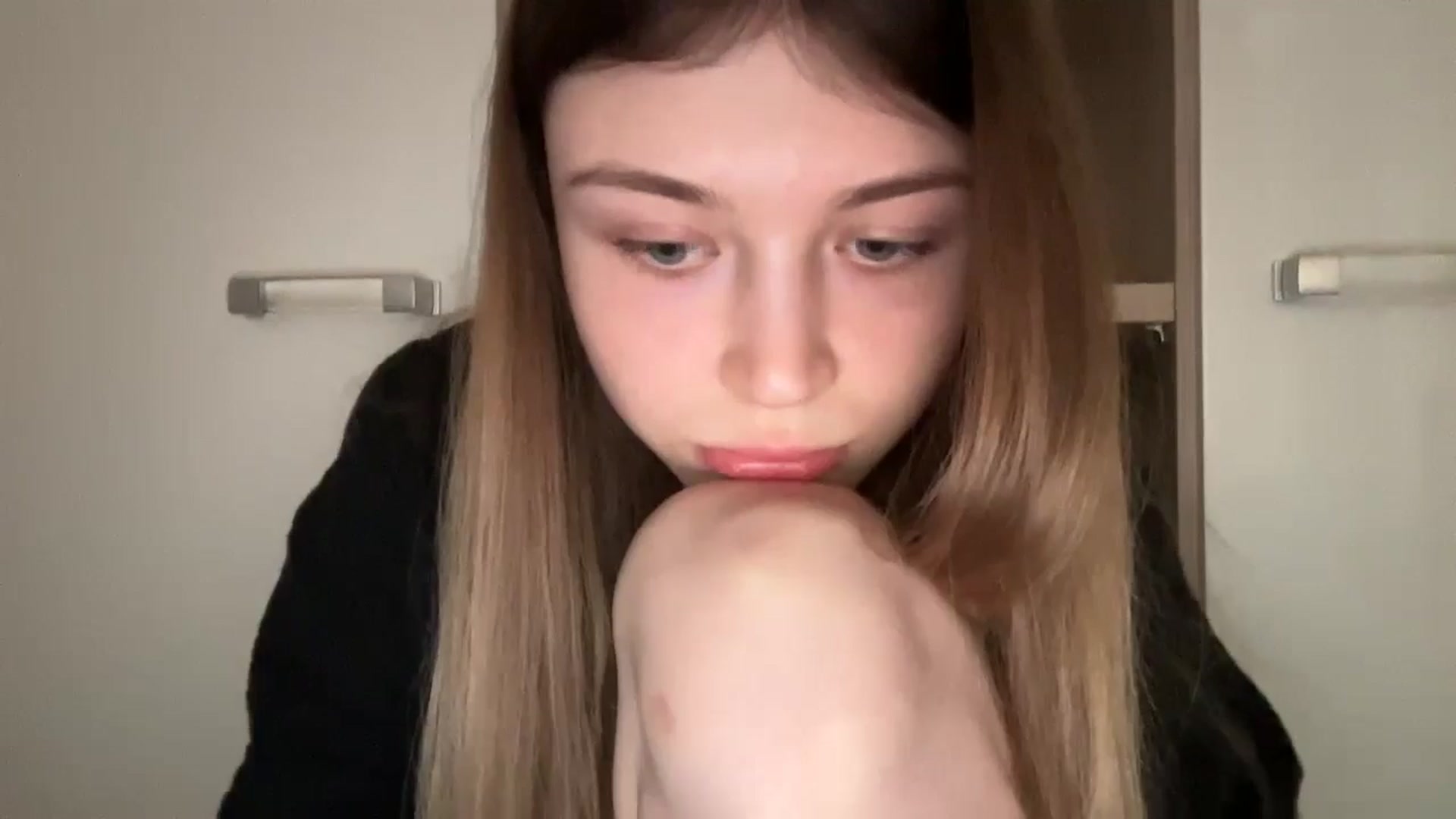 Gallery image thumbnail from Coconut_dream's myfreecams stream on, 05/18/2024, 10:02 image 13 of 20