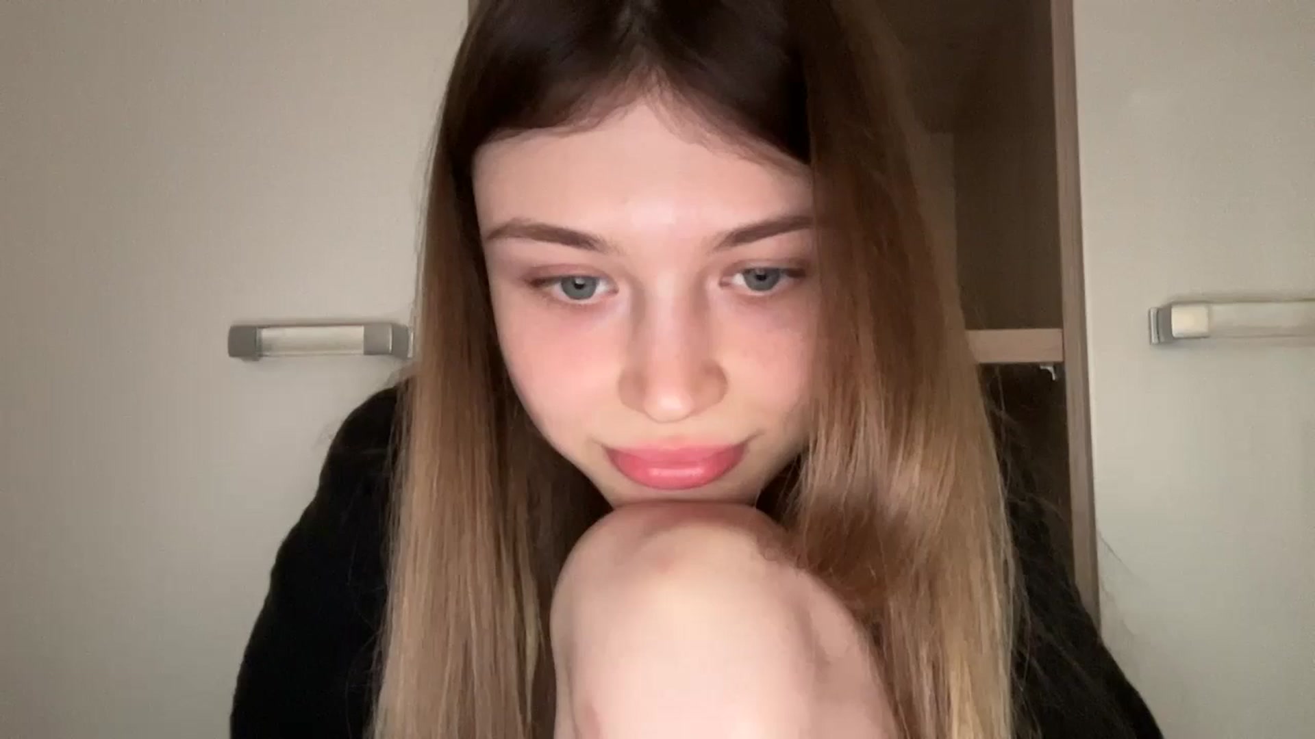 Gallery image thumbnail from Coconut_dream's myfreecams stream on, 05/18/2024, 10:02 image 6 of 20