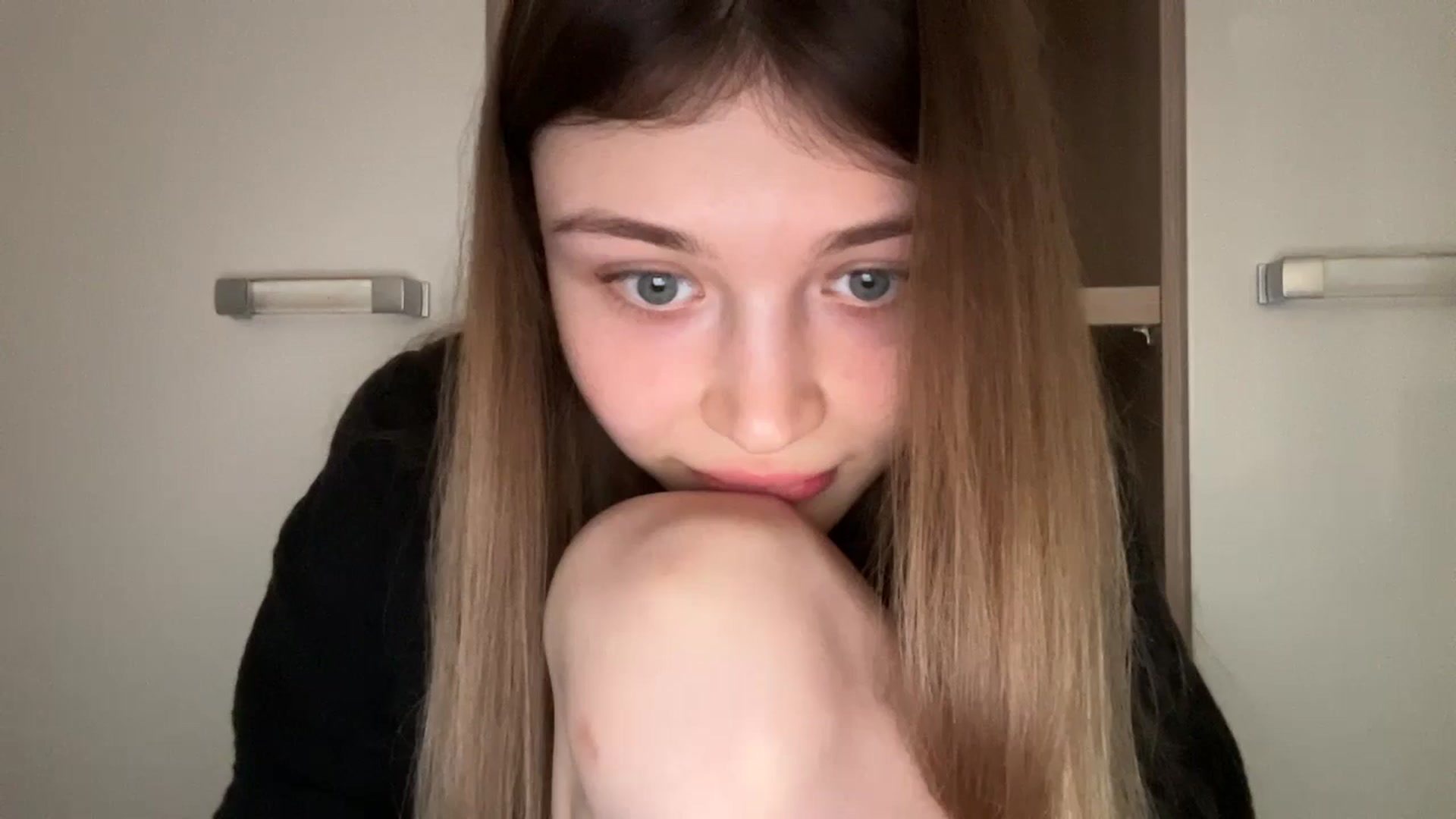 Gallery image thumbnail from Coconut_dream's myfreecams stream on, 05/18/2024, 10:02 image 20 of 20
