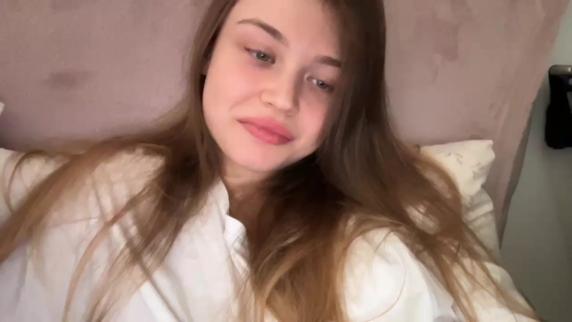 Gallery image thumbnail from Coconut_dream's myfreecams stream on, 05/19/2024, 07:49 image 6 of 20