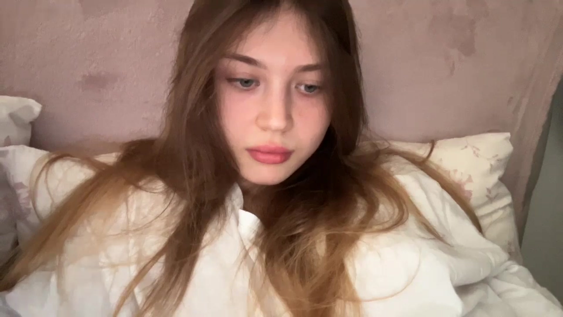 Gallery image thumbnail from Coconut_dream's myfreecams stream on, 05/19/2024, 07:49 image 10 of 20