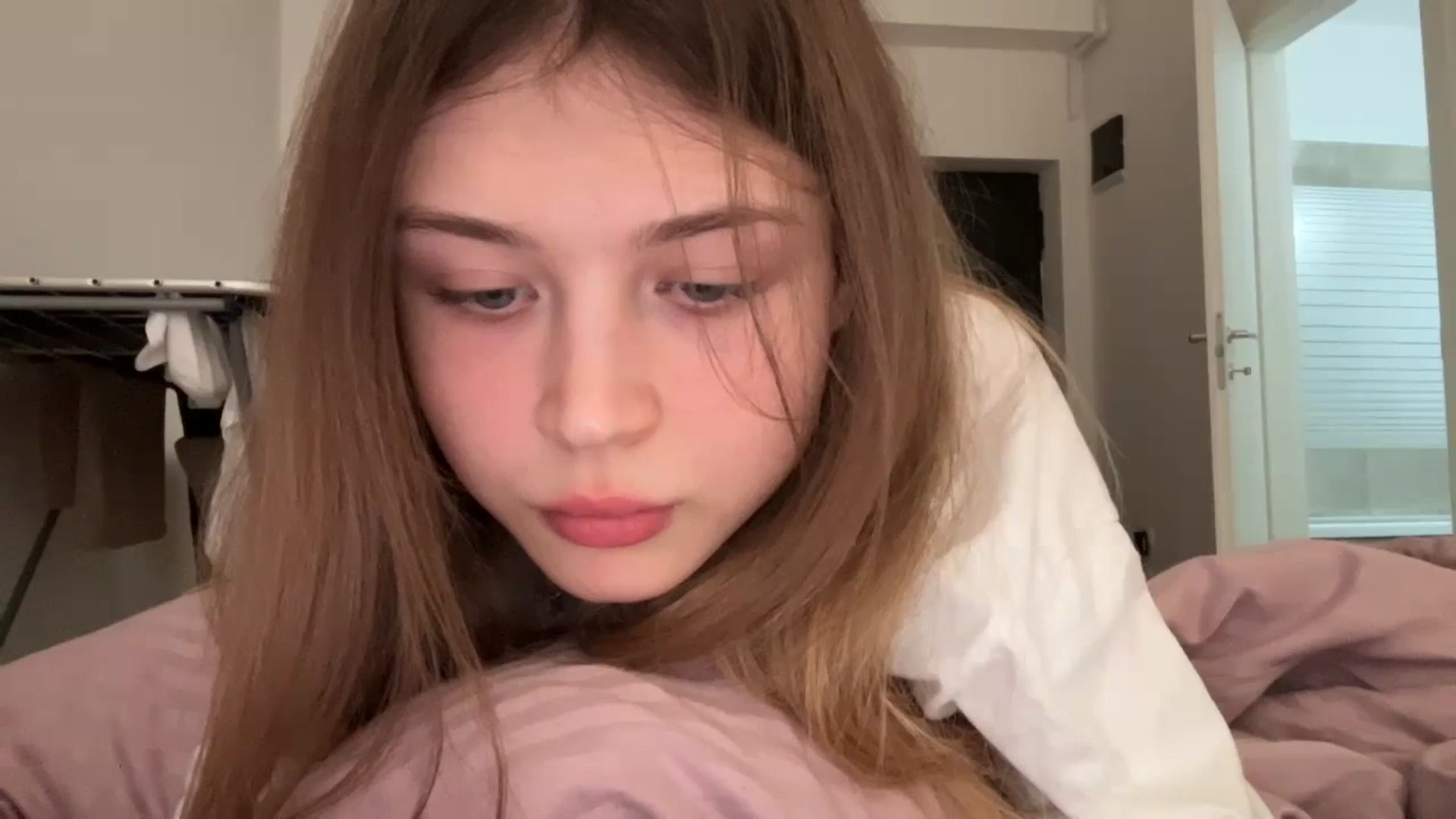 Gallery image thumbnail from Coconut_dream's myfreecams stream on, 05/19/2024, 07:49 image 18 of 20