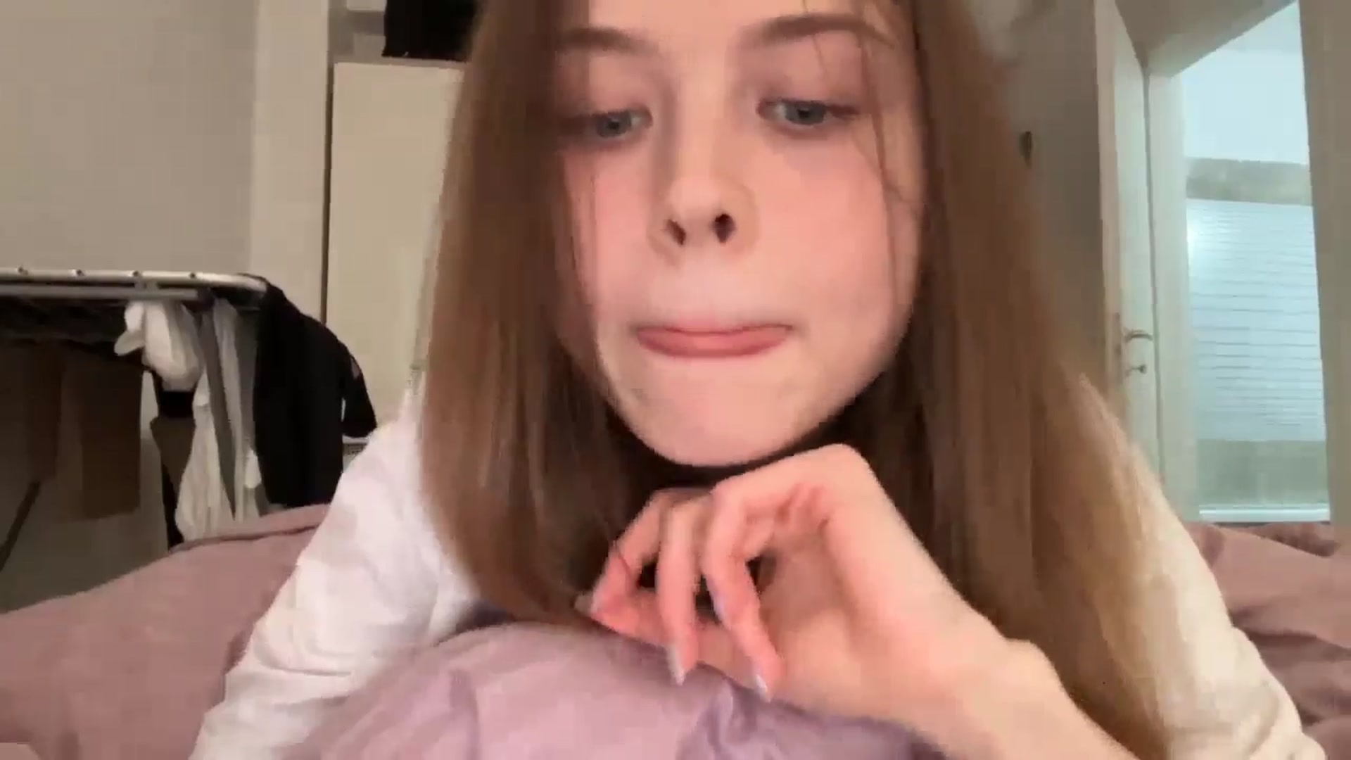 Gallery image thumbnail from Coconut_dream's myfreecams stream on, 05/19/2024, 07:49 image 16 of 20
