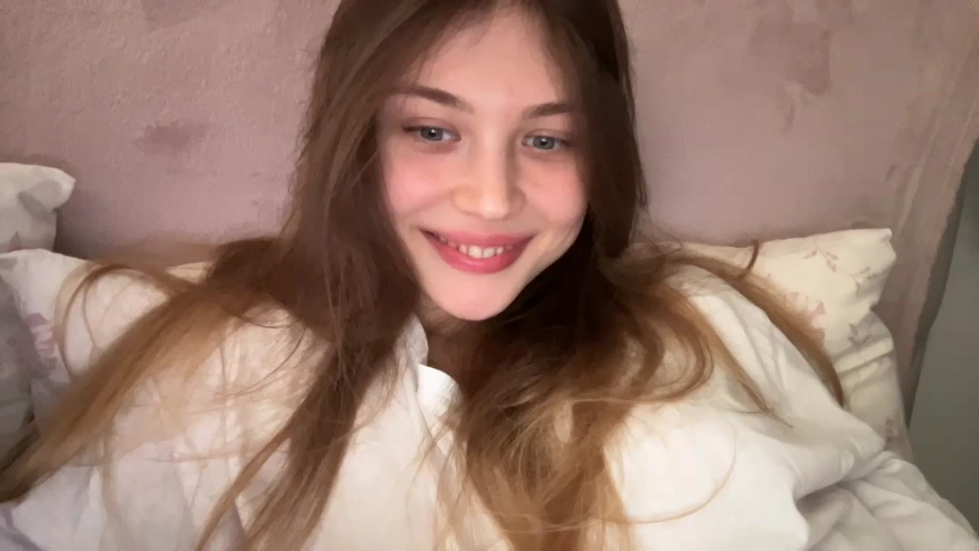 Gallery image thumbnail from Coconut_dream's myfreecams stream on, 05/19/2024, 07:49 image 9 of 20