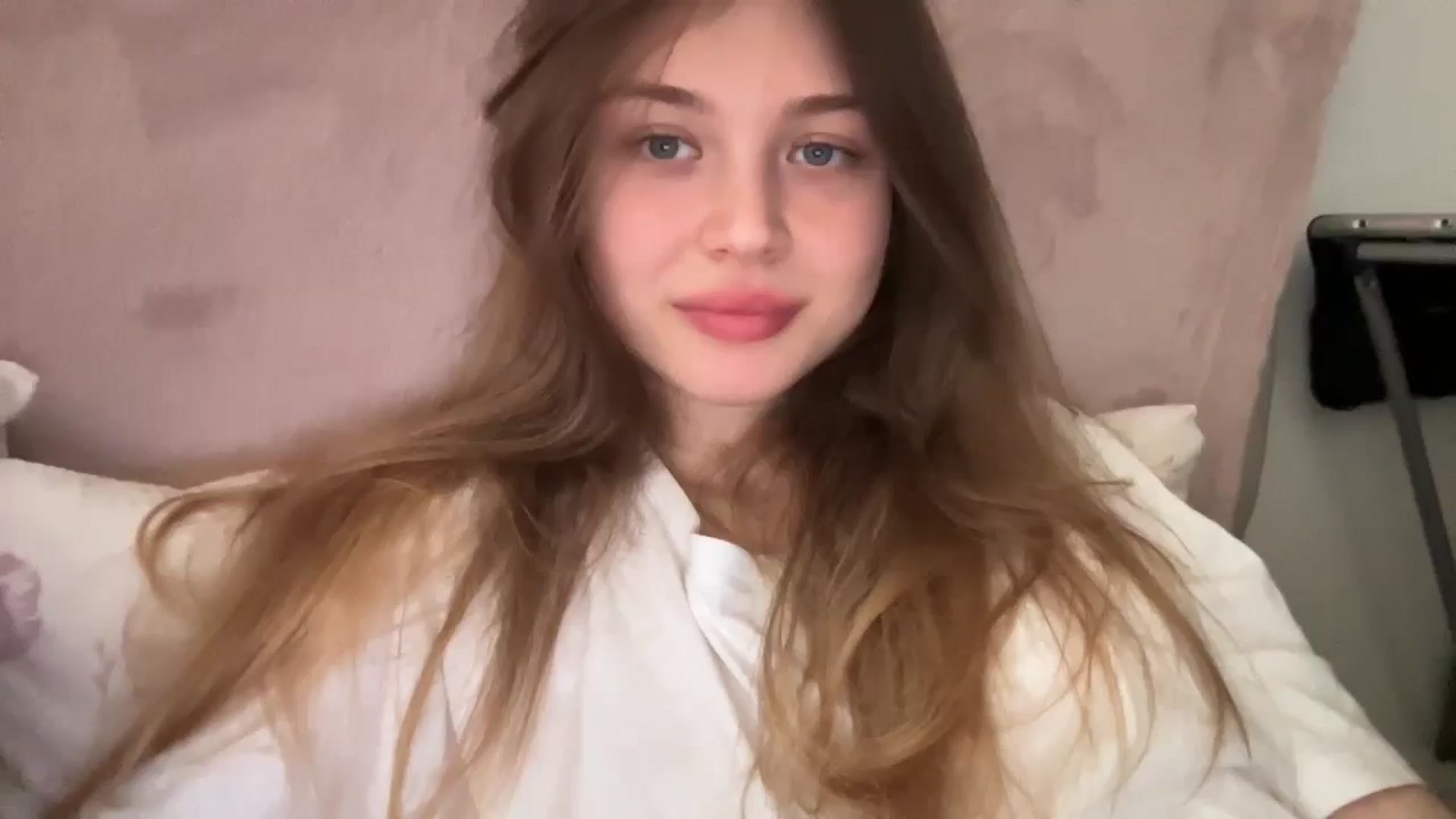 Gallery image thumbnail from Coconut_dream's myfreecams stream on, 05/19/2024, 07:49 image 3 of 20